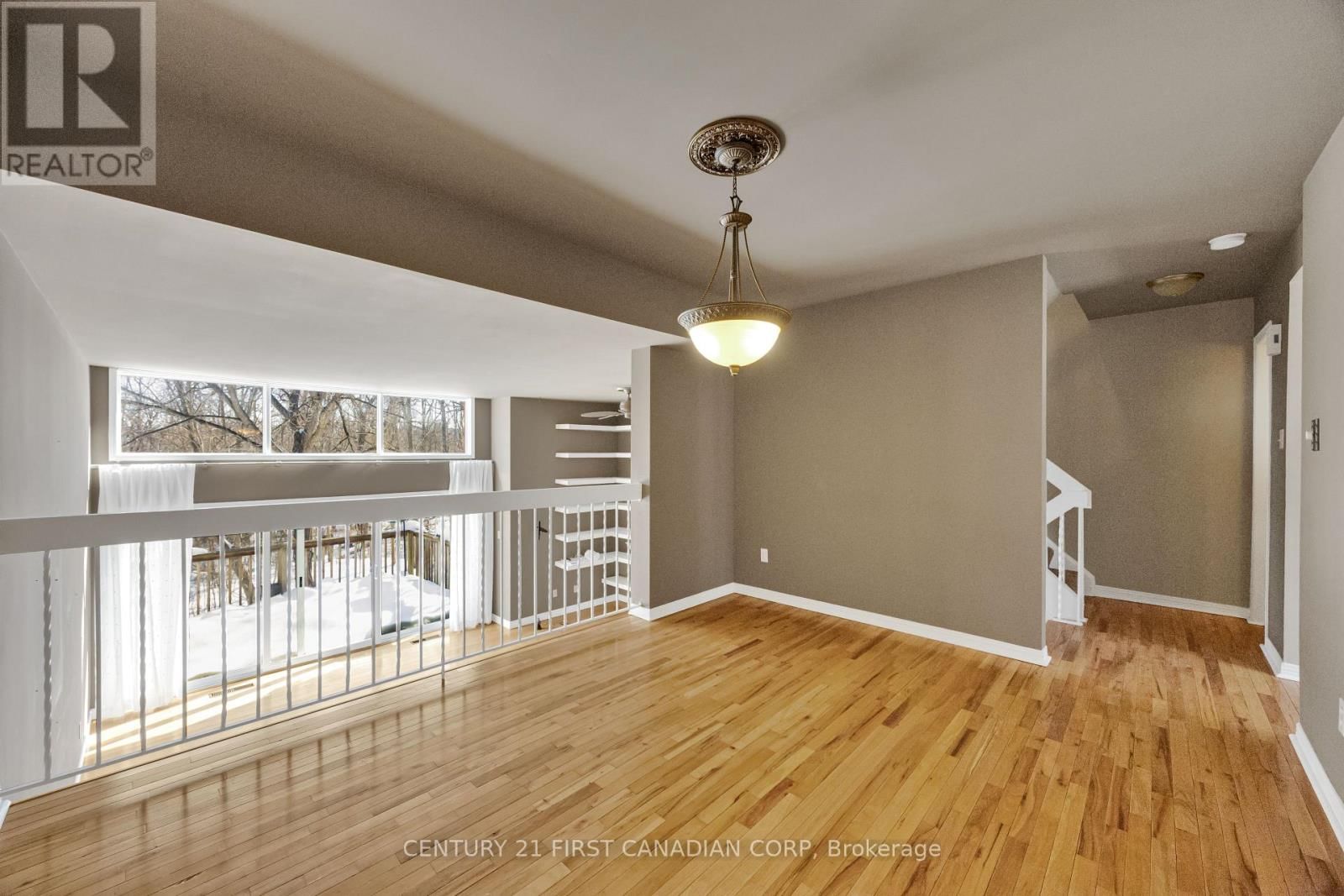 3 - 703 WINDERMERE ROAD Image 17