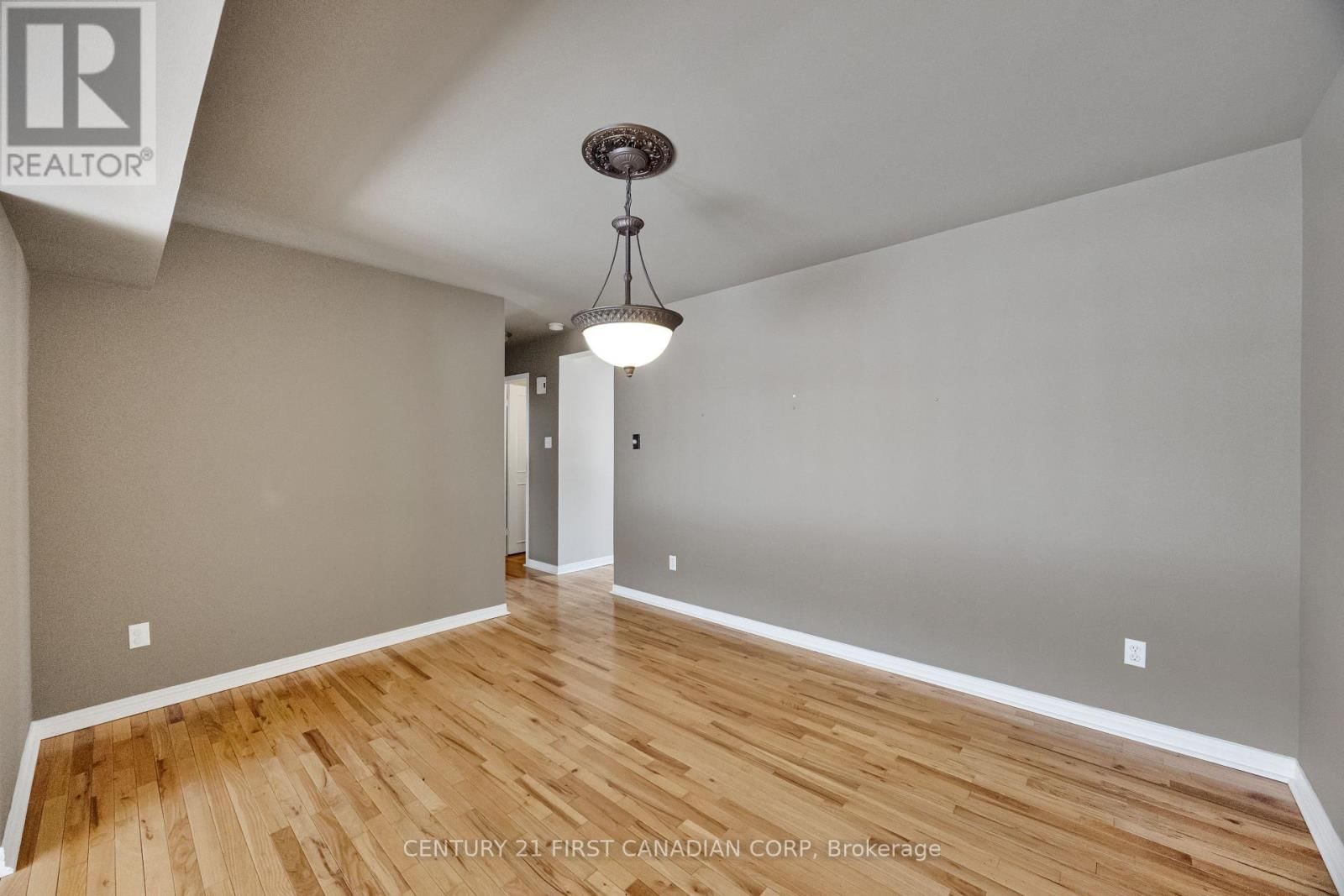 3 - 703 WINDERMERE ROAD Image 19