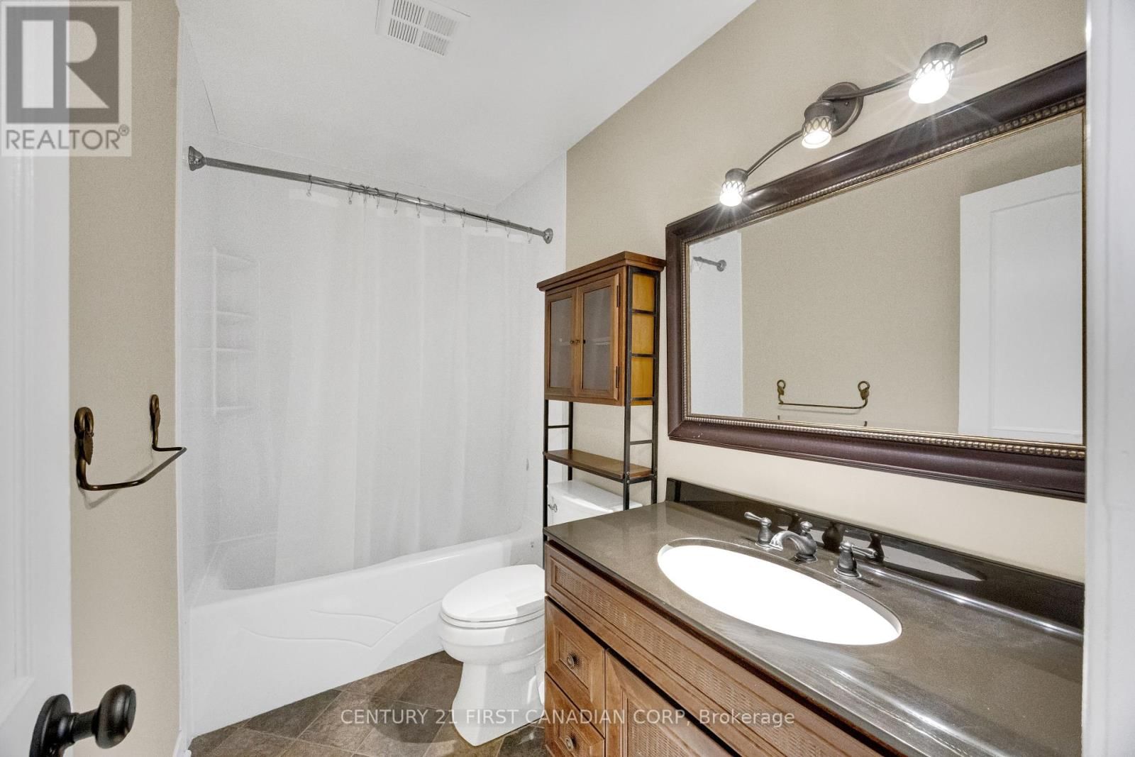 3 - 703 WINDERMERE ROAD Image 31