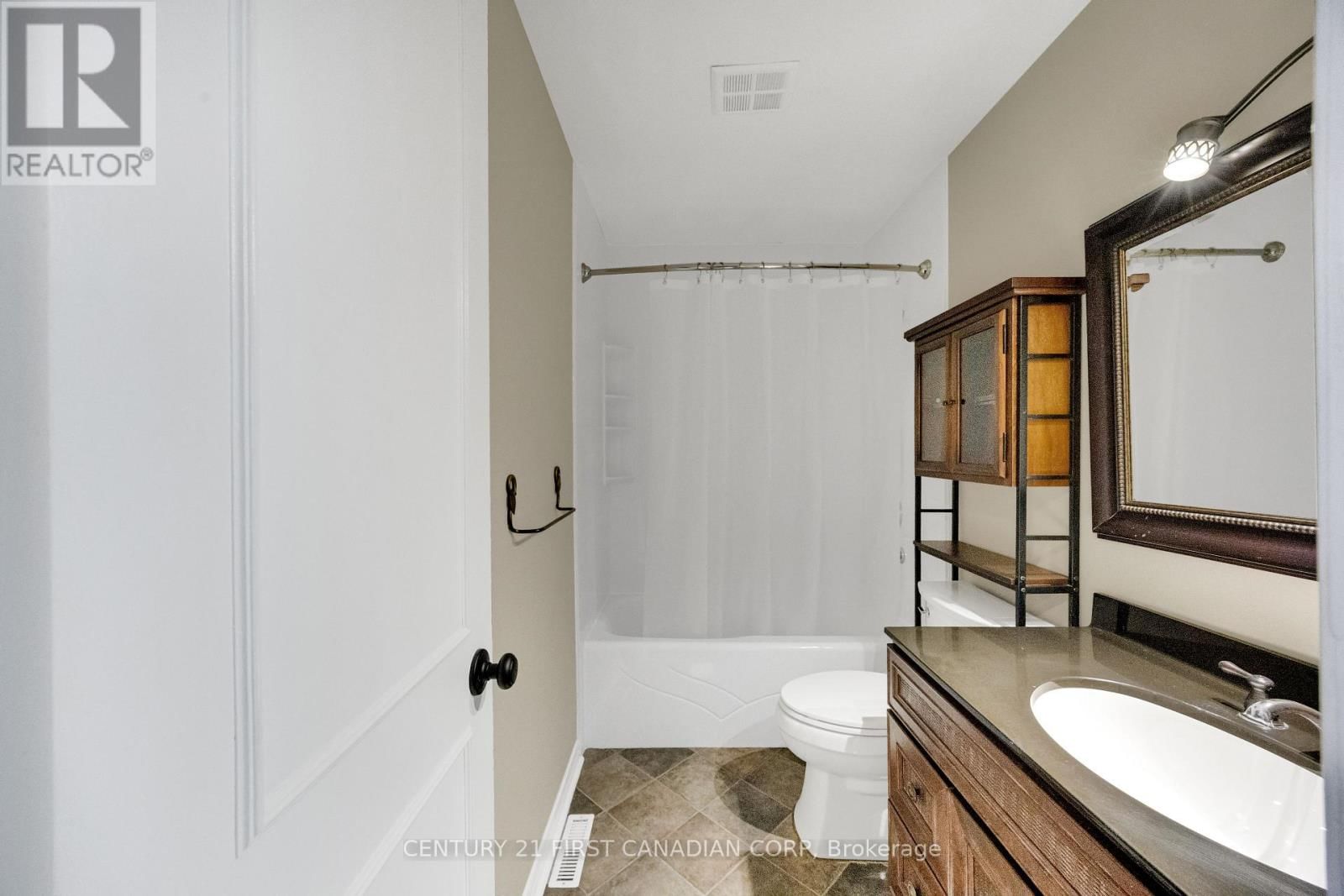 3 - 703 WINDERMERE ROAD Image 32