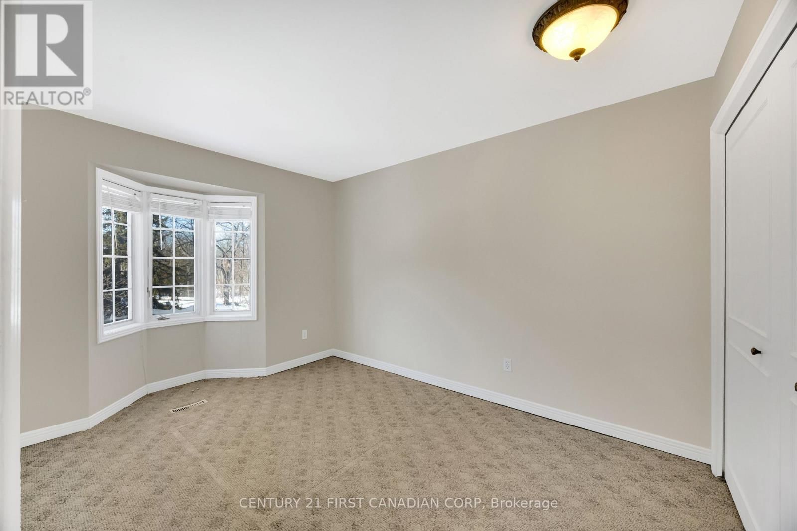 3 - 703 WINDERMERE ROAD Image 33