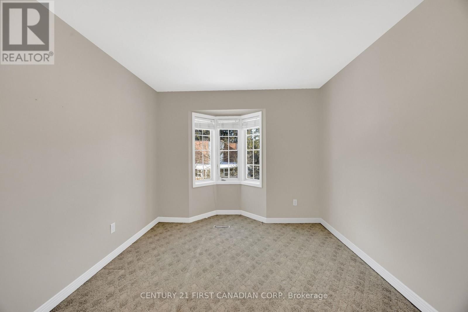 3 - 703 WINDERMERE ROAD Image 35