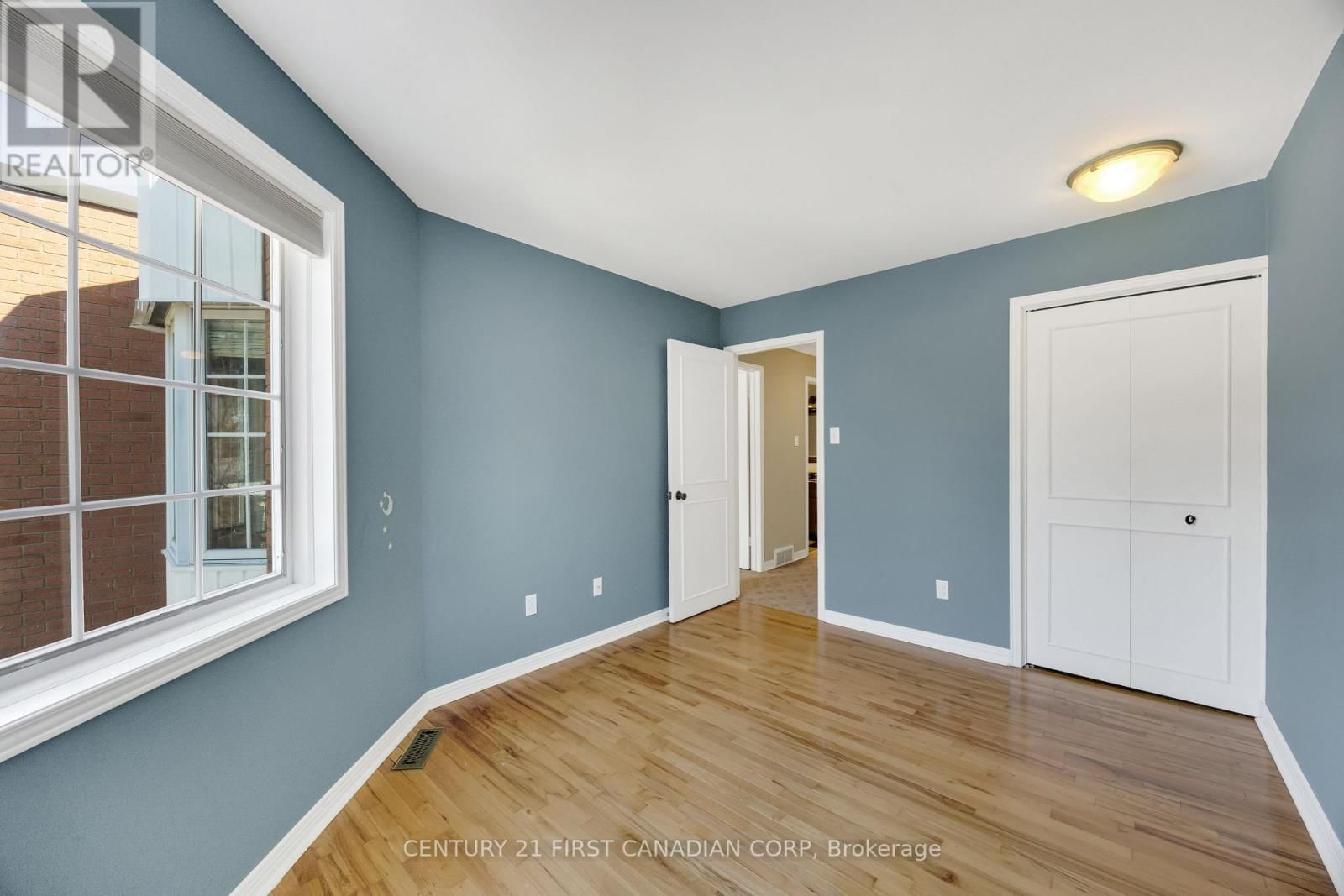 3 - 703 WINDERMERE ROAD Image 37