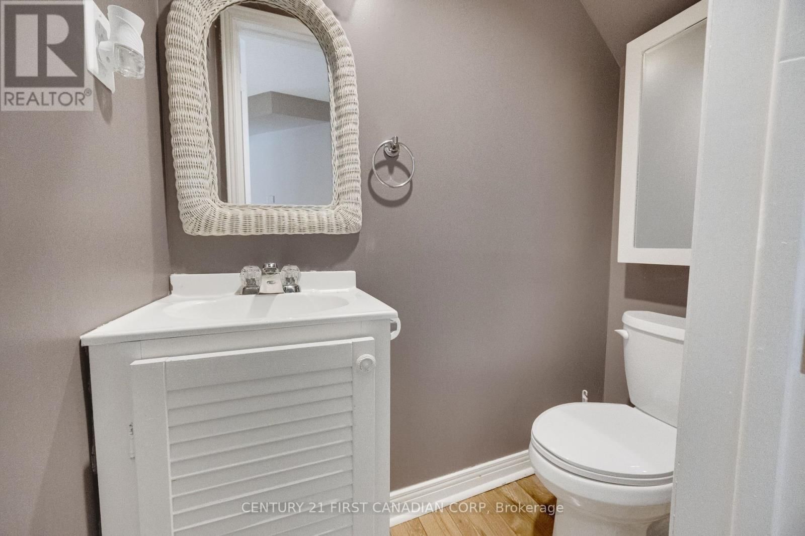 3 - 703 WINDERMERE ROAD Image 40