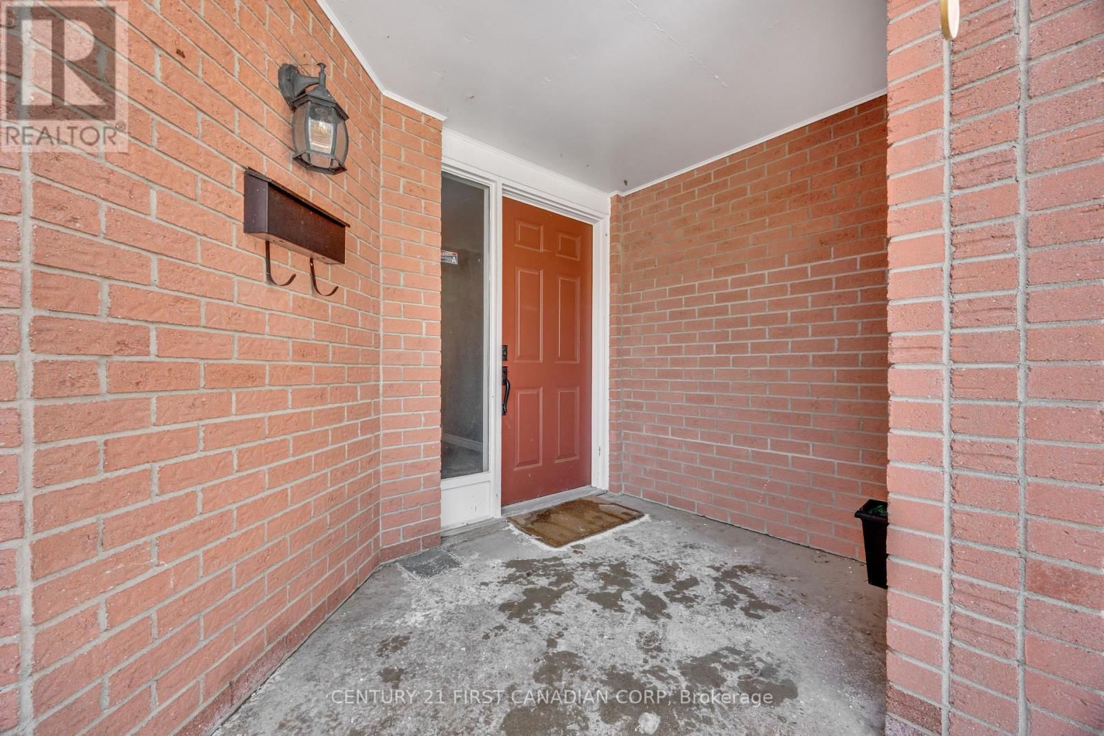 3 - 703 WINDERMERE ROAD Image 6