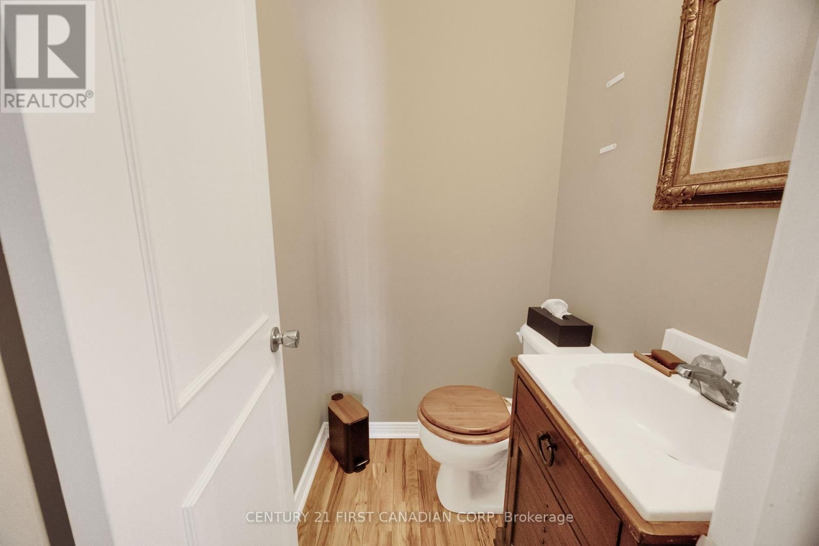 3 - 703 WINDERMERE ROAD Image 8