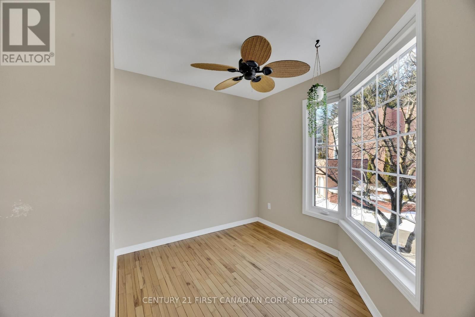 3 - 703 WINDERMERE ROAD Image 9