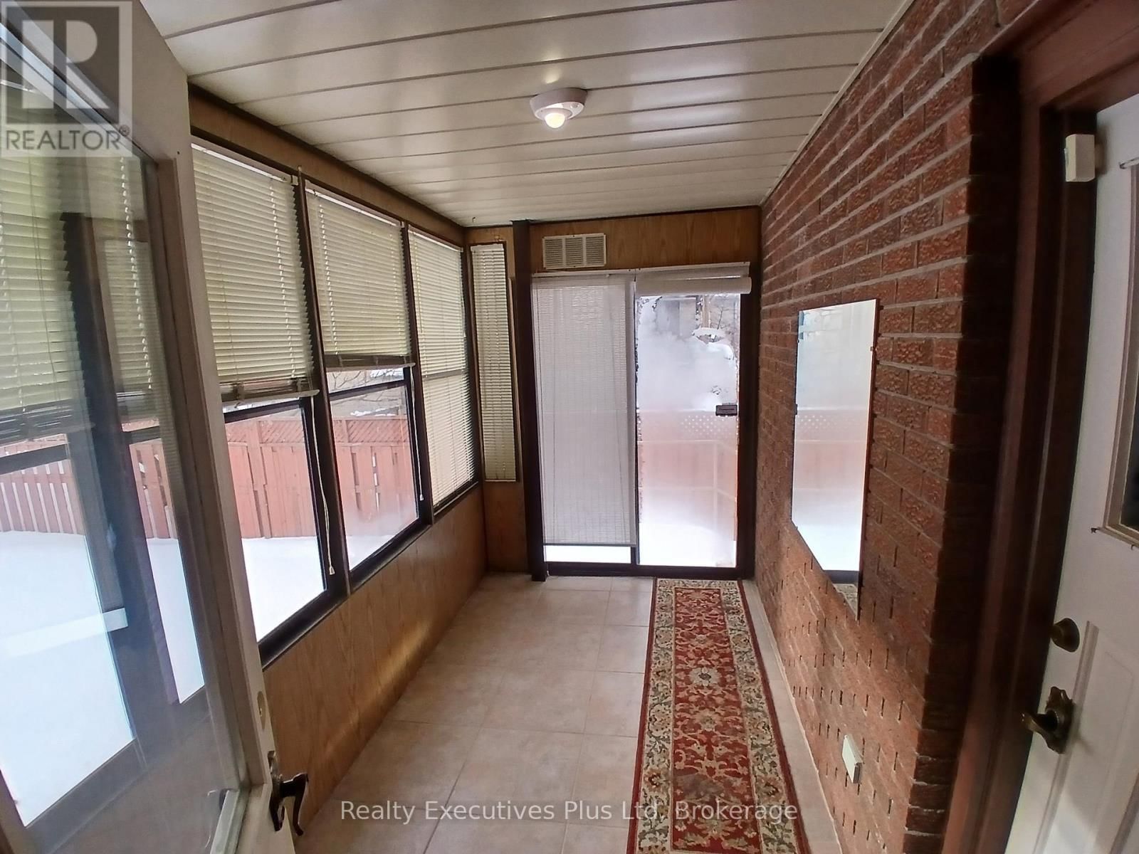 52 ALMA STREET NORTH Image 15