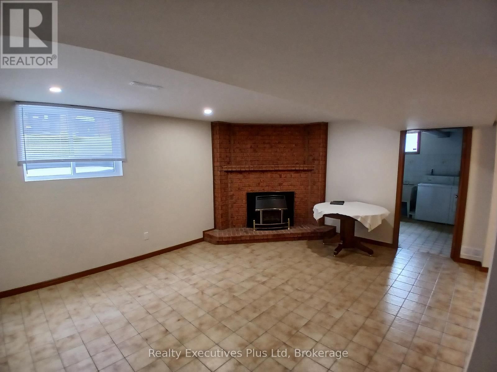 52 ALMA STREET NORTH Image 16