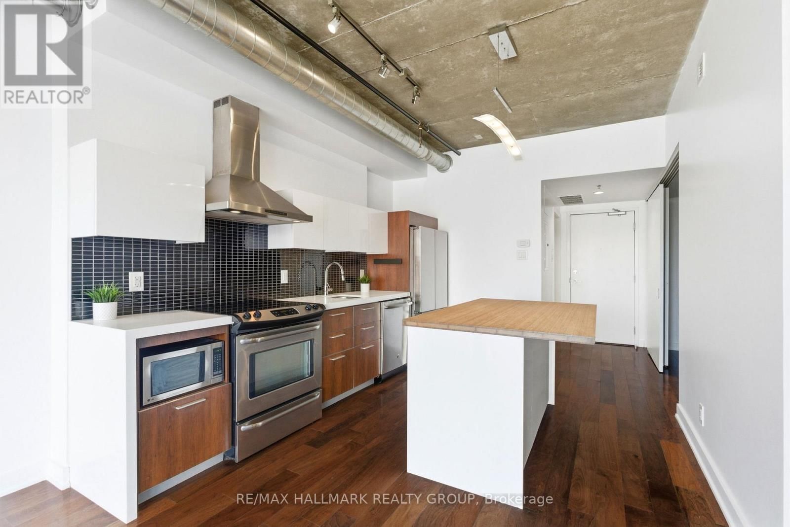 645 - 340 MCLEOD STREET Image 11