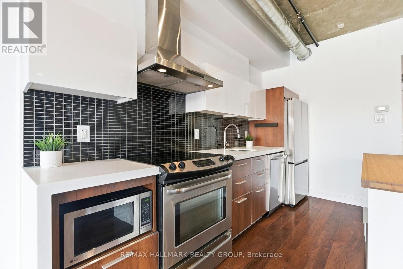 645 - 340 MCLEOD STREET Image 12