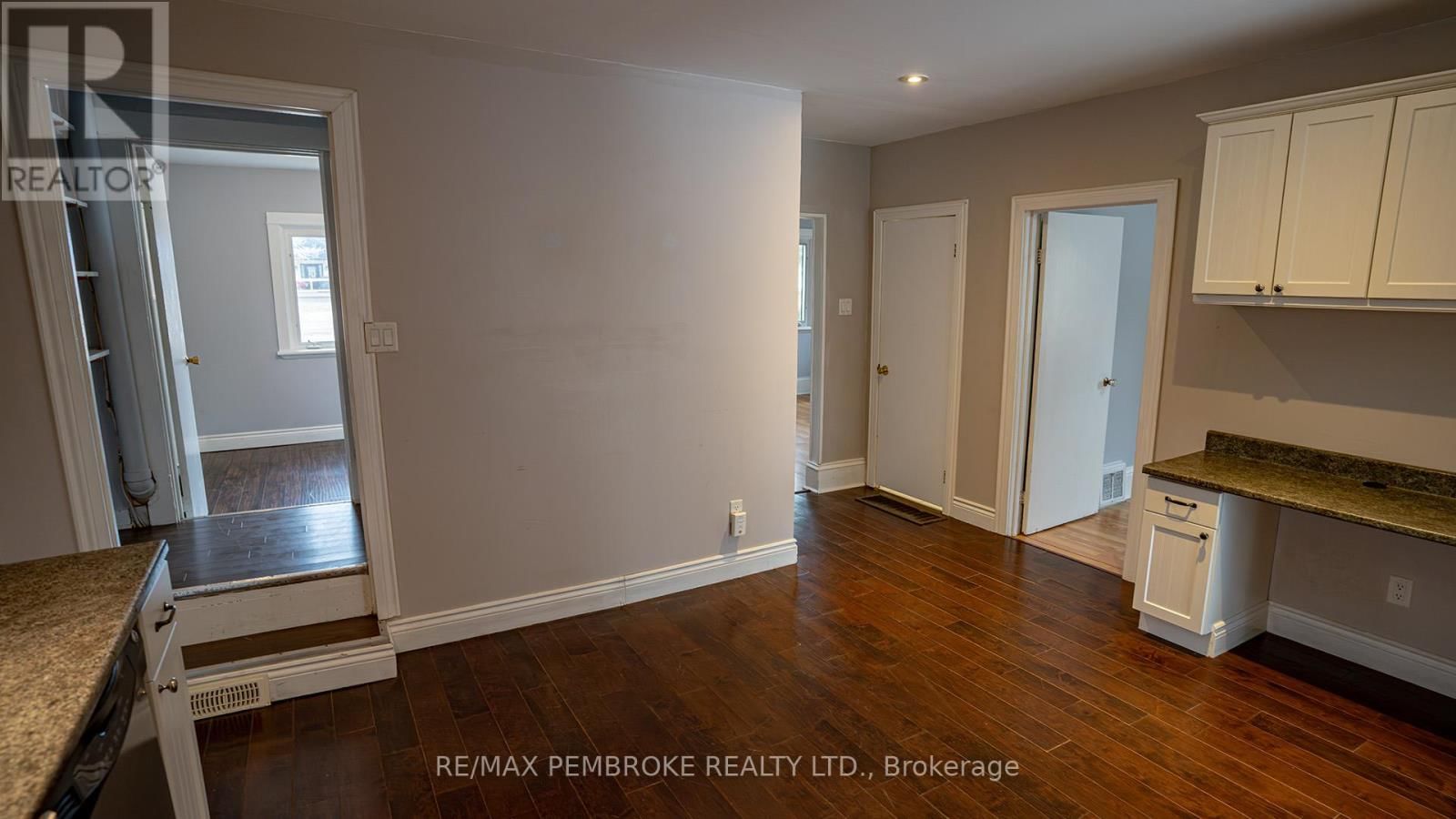 206 GOLF COURSE ROAD Image 10