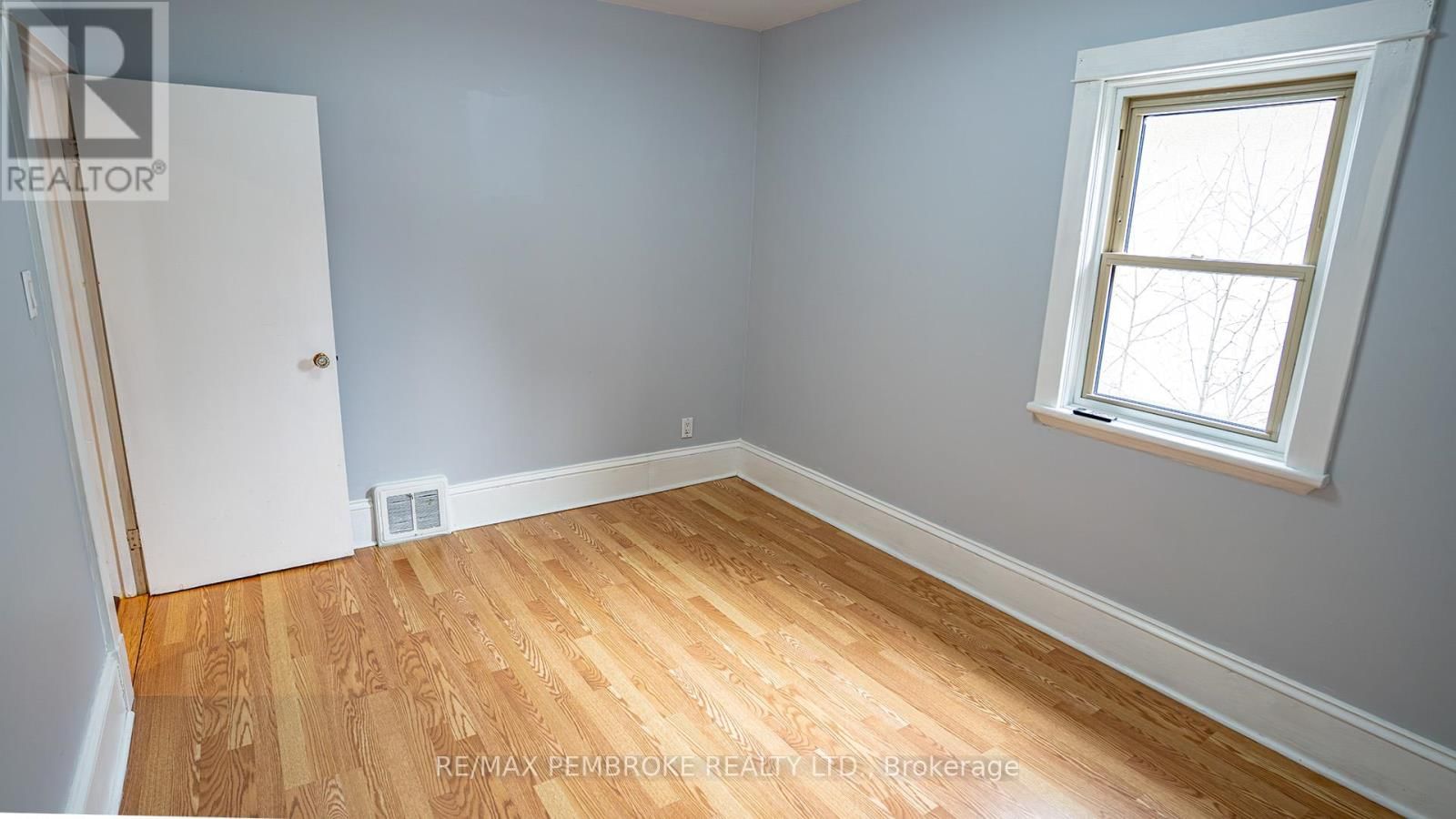 206 GOLF COURSE ROAD Image 12