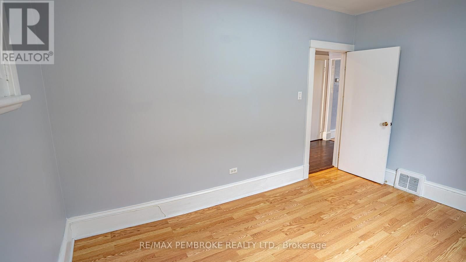 206 GOLF COURSE ROAD Image 13