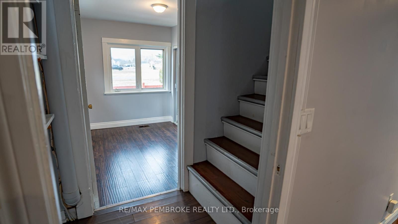 206 GOLF COURSE ROAD Image 17