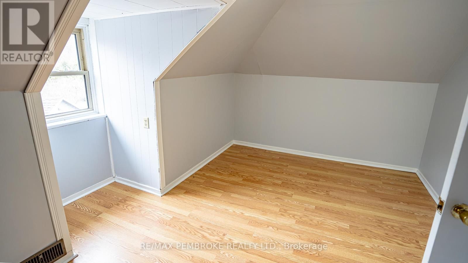 206 GOLF COURSE ROAD Image 24