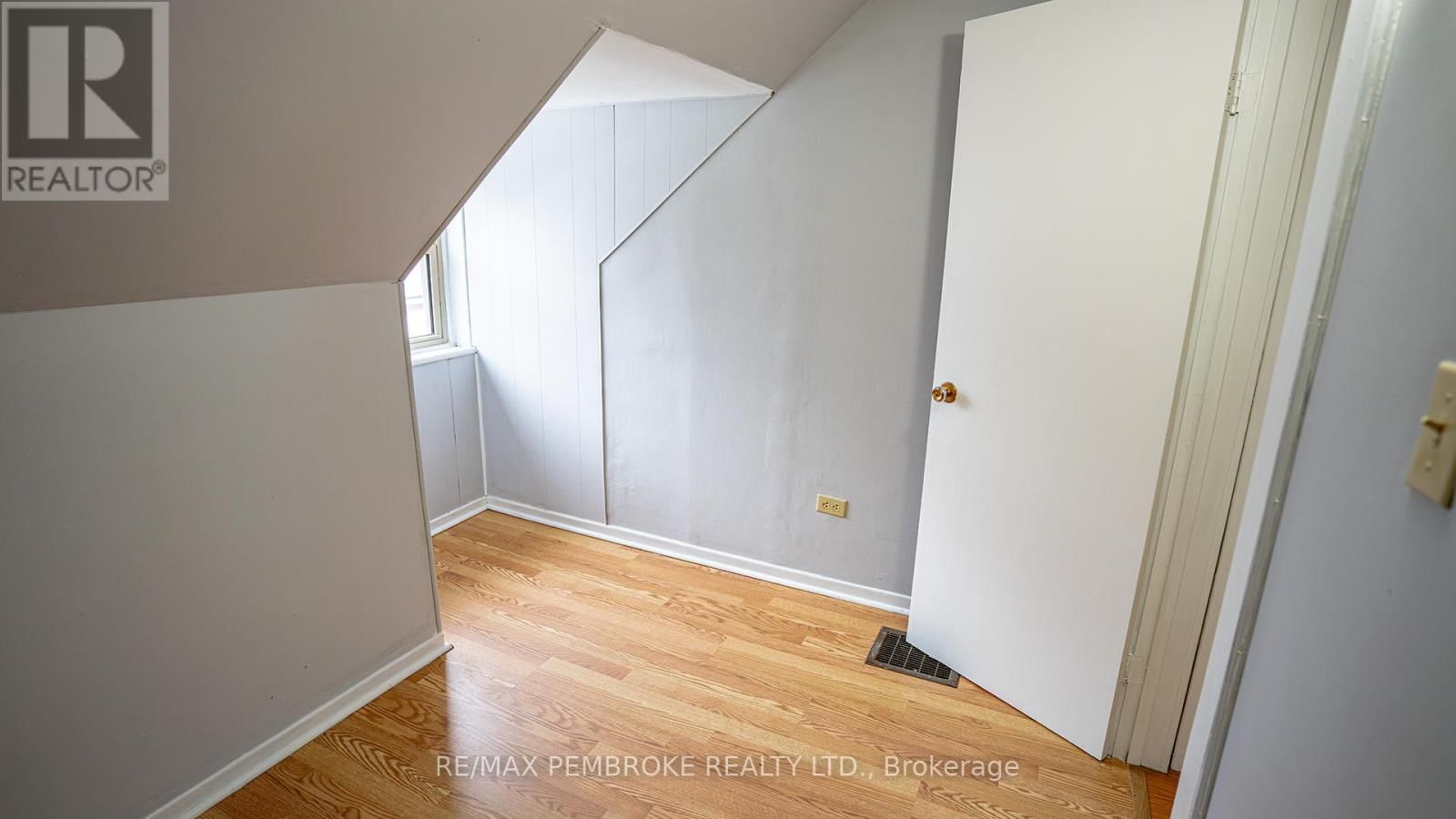 206 GOLF COURSE ROAD Image 26