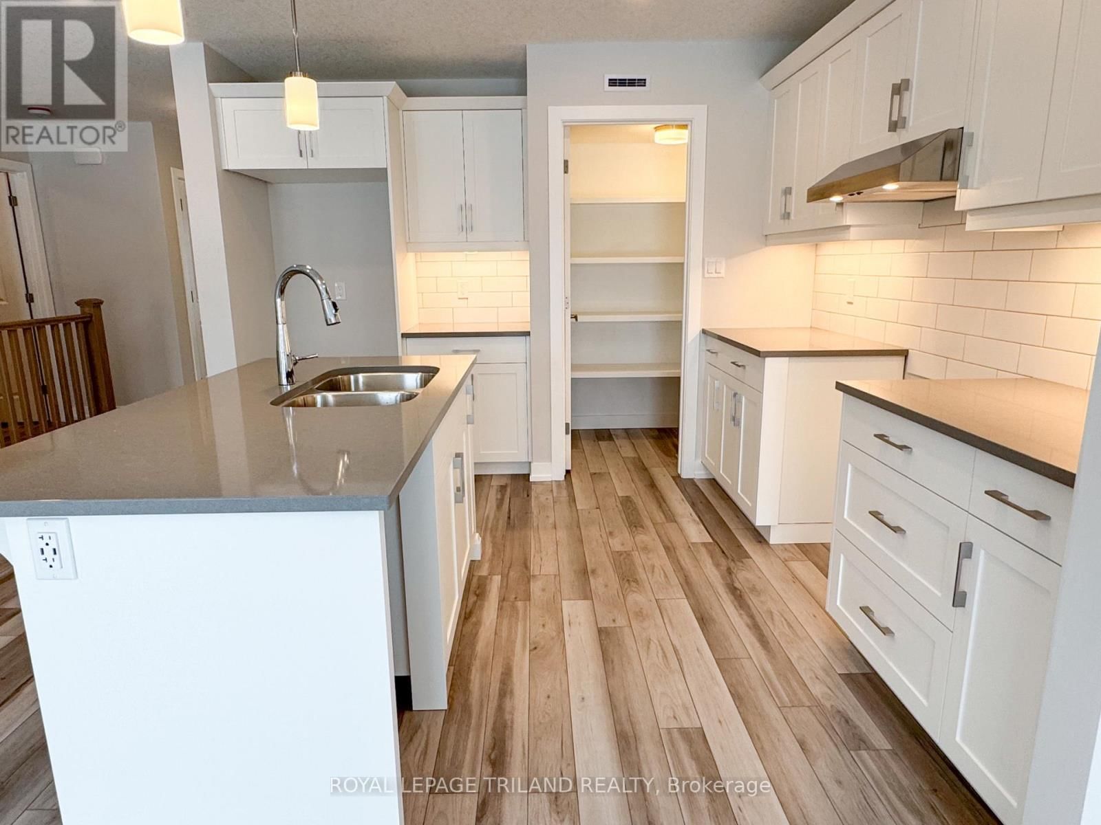 110 STYLES DRIVE Image 14