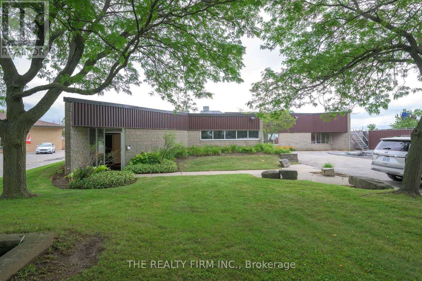 11 BARRIE BOULEVARD Image 10