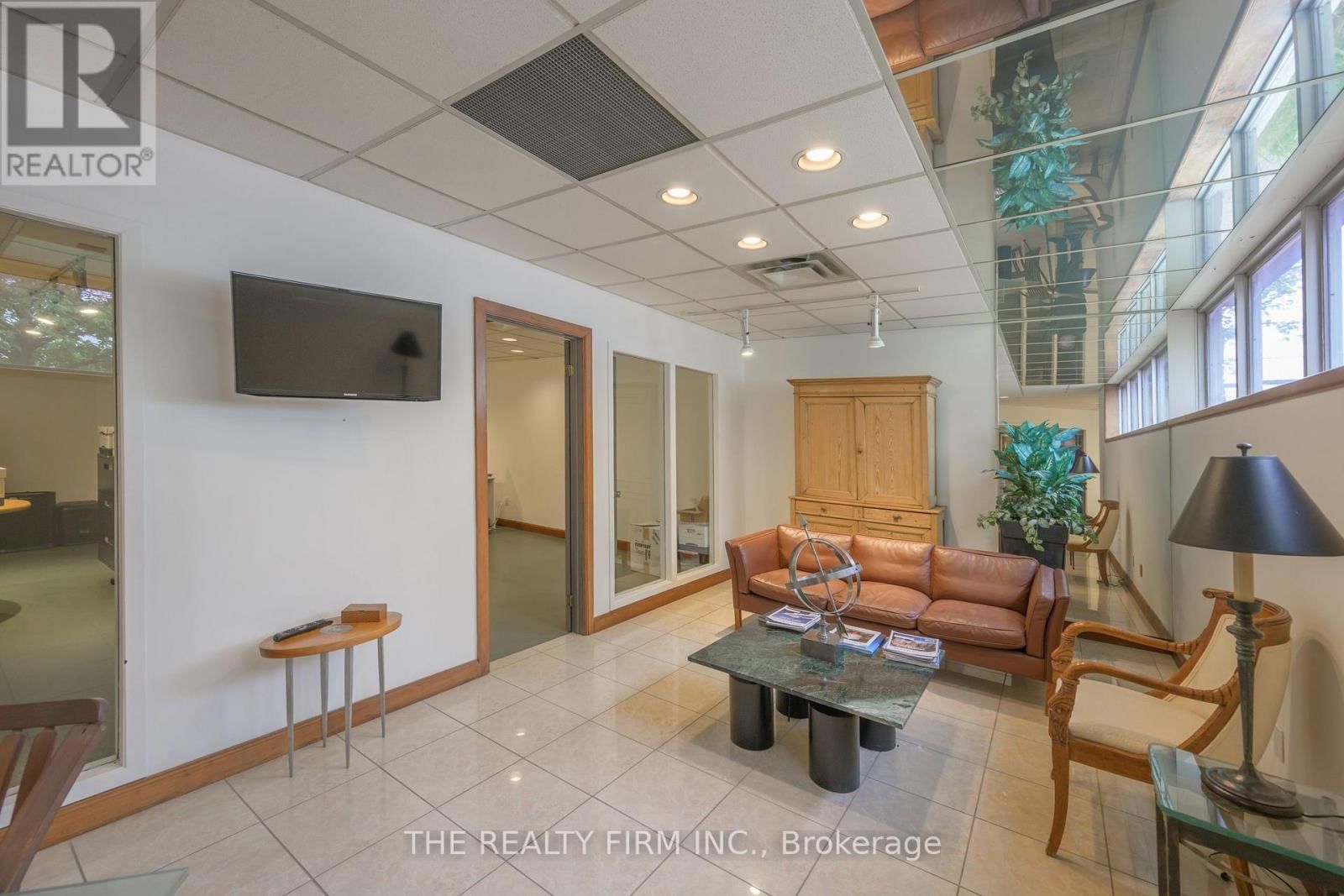 11 BARRIE BOULEVARD Image 16