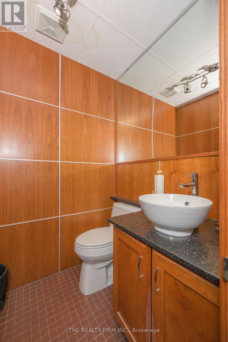 11 BARRIE BOULEVARD Image 28