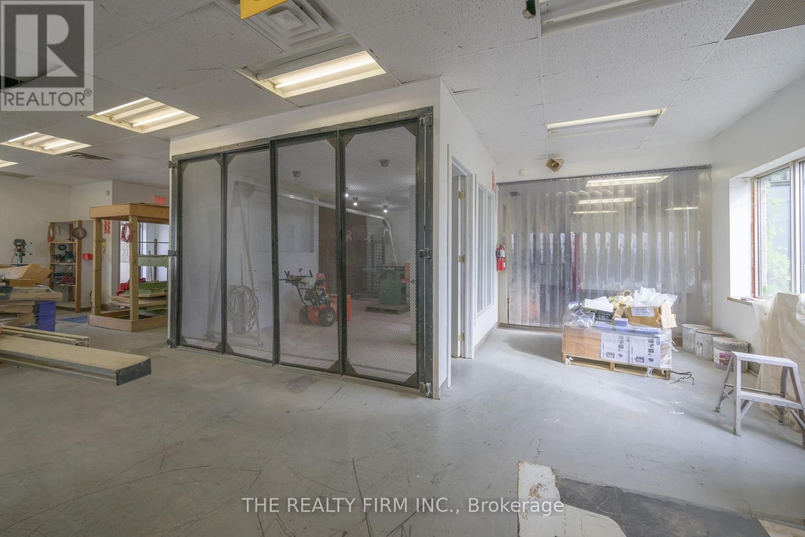 11 BARRIE BOULEVARD Image 34