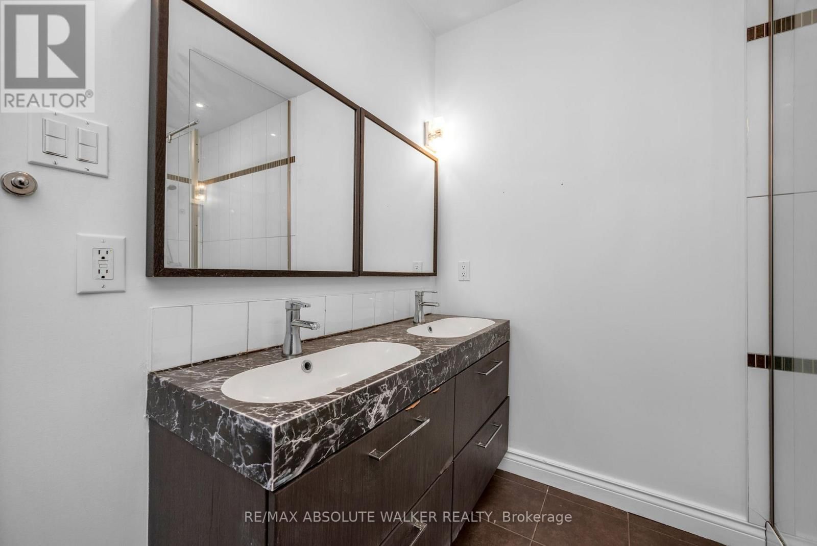 1095 MORIN ROAD Image 19