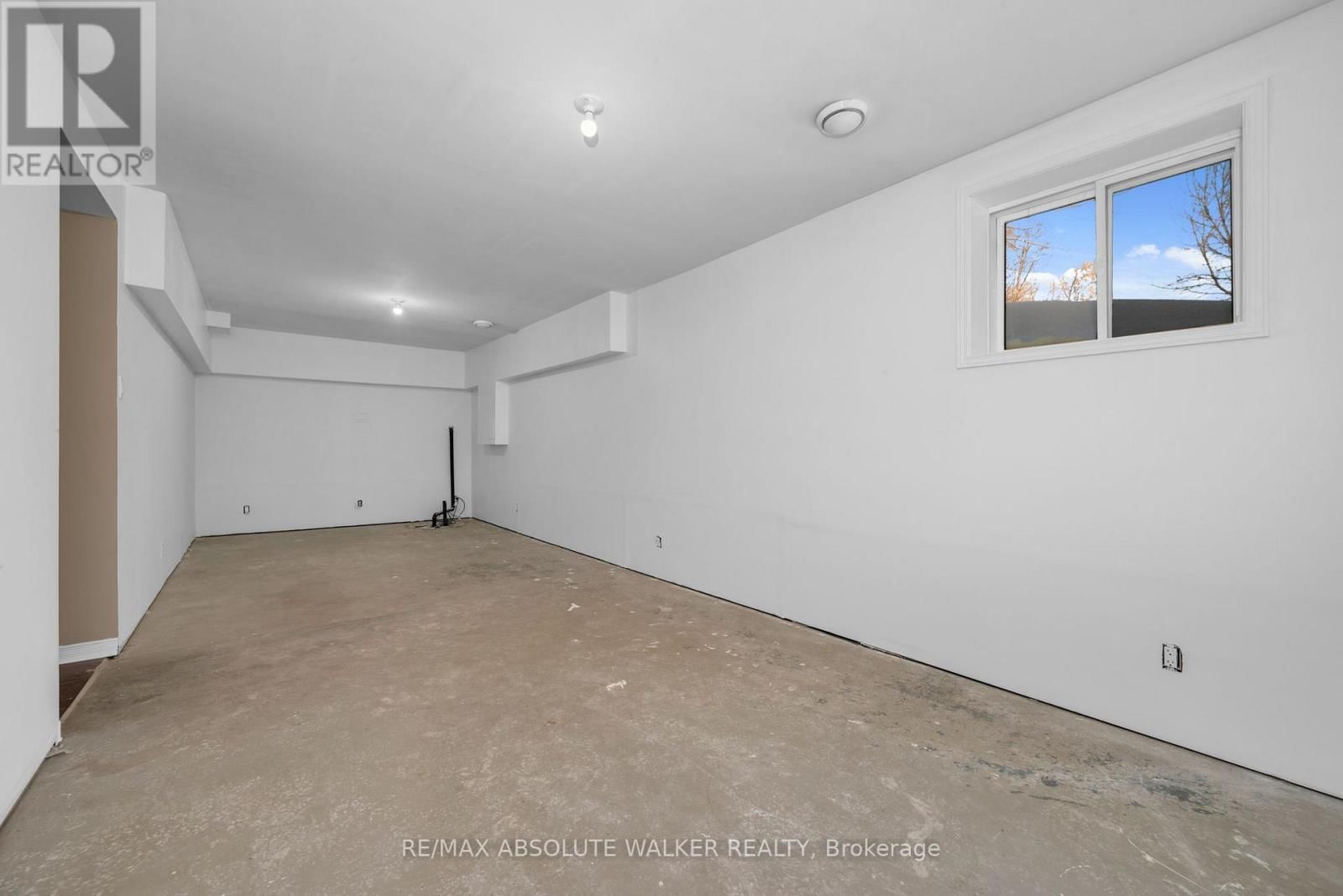 1095 MORIN ROAD Image 23