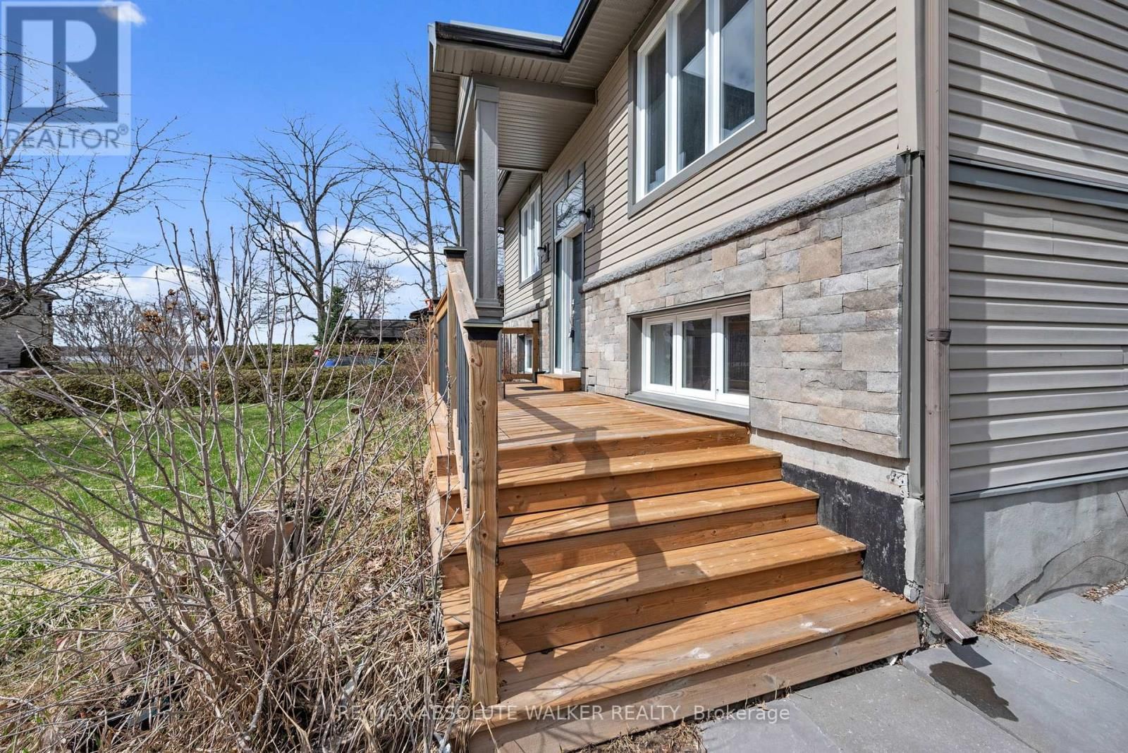 1095 MORIN ROAD Image 27