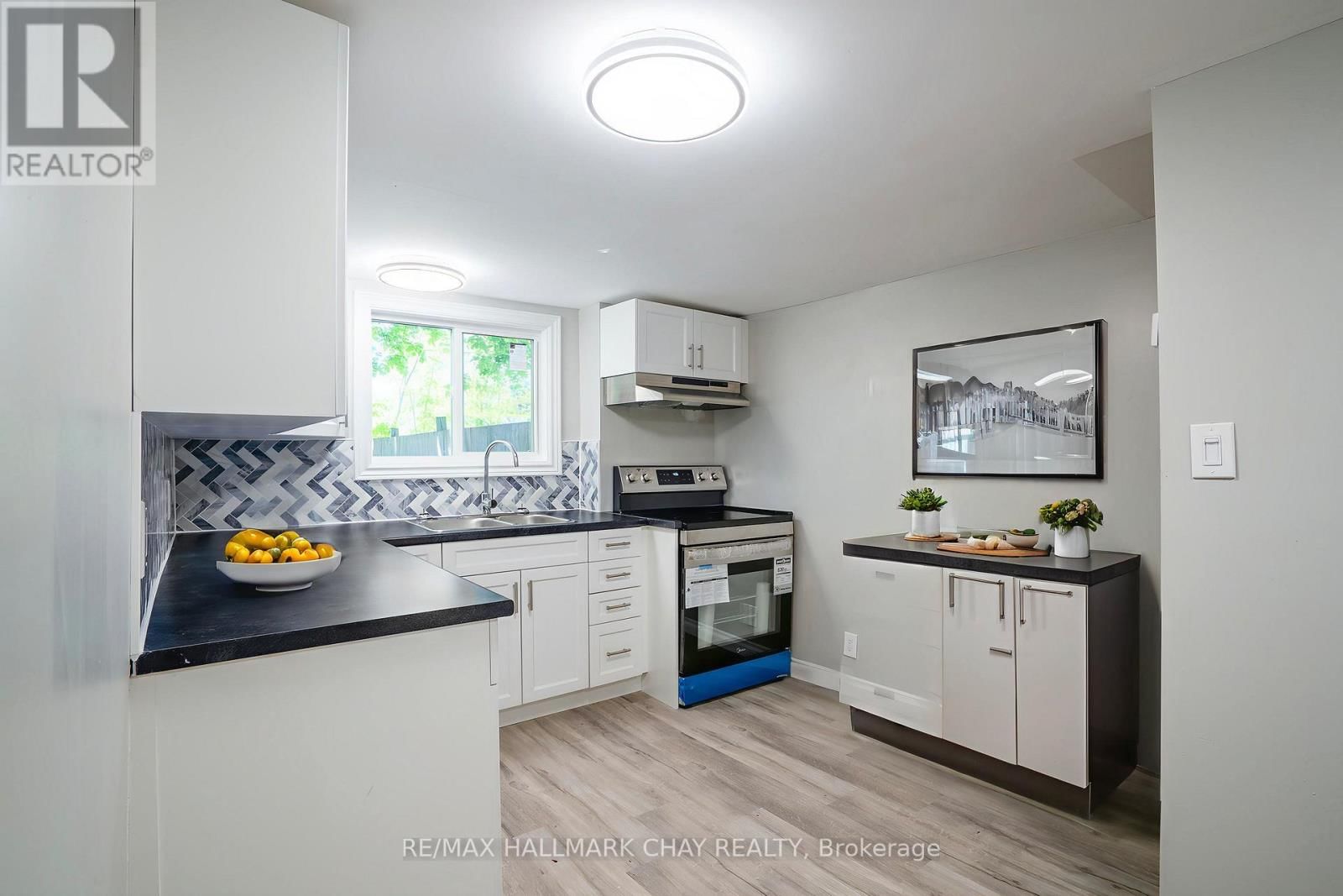 635 FIRST STREET SOUTH Image 10