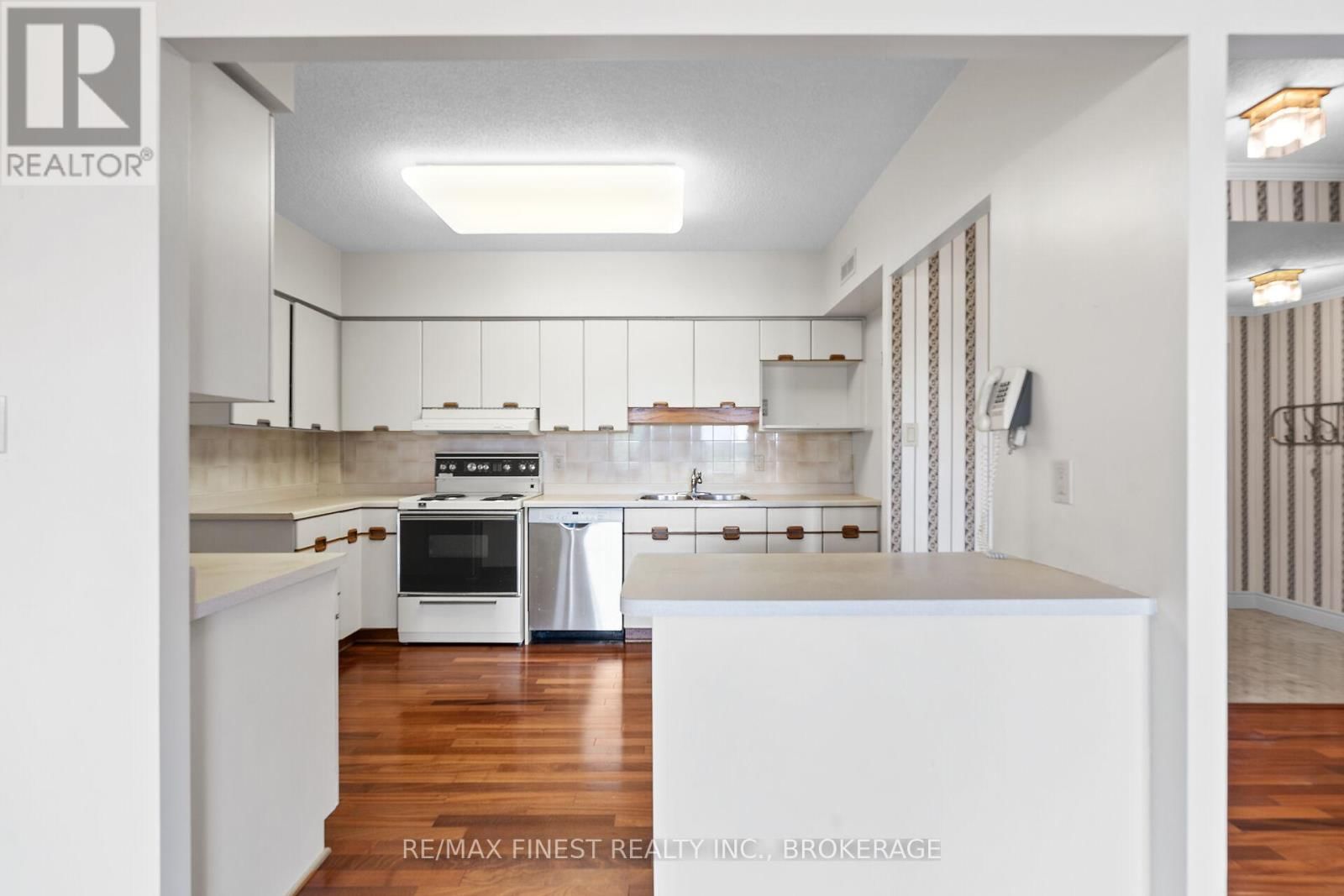 302 - 1000 KING STREET WEST Image 15