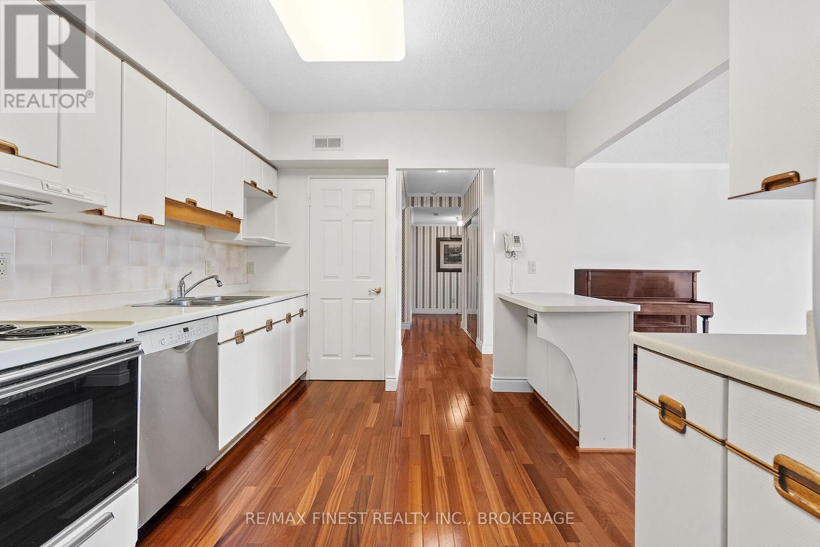 302 - 1000 KING STREET WEST Image 17