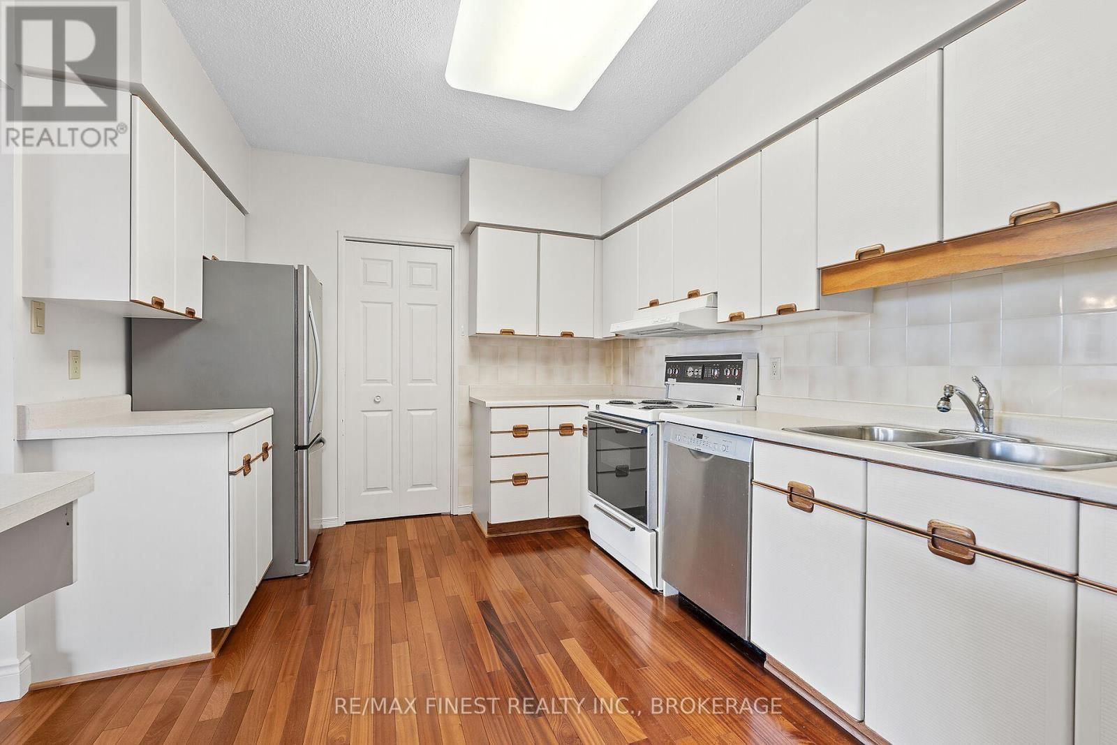 302 - 1000 KING STREET WEST Image 18