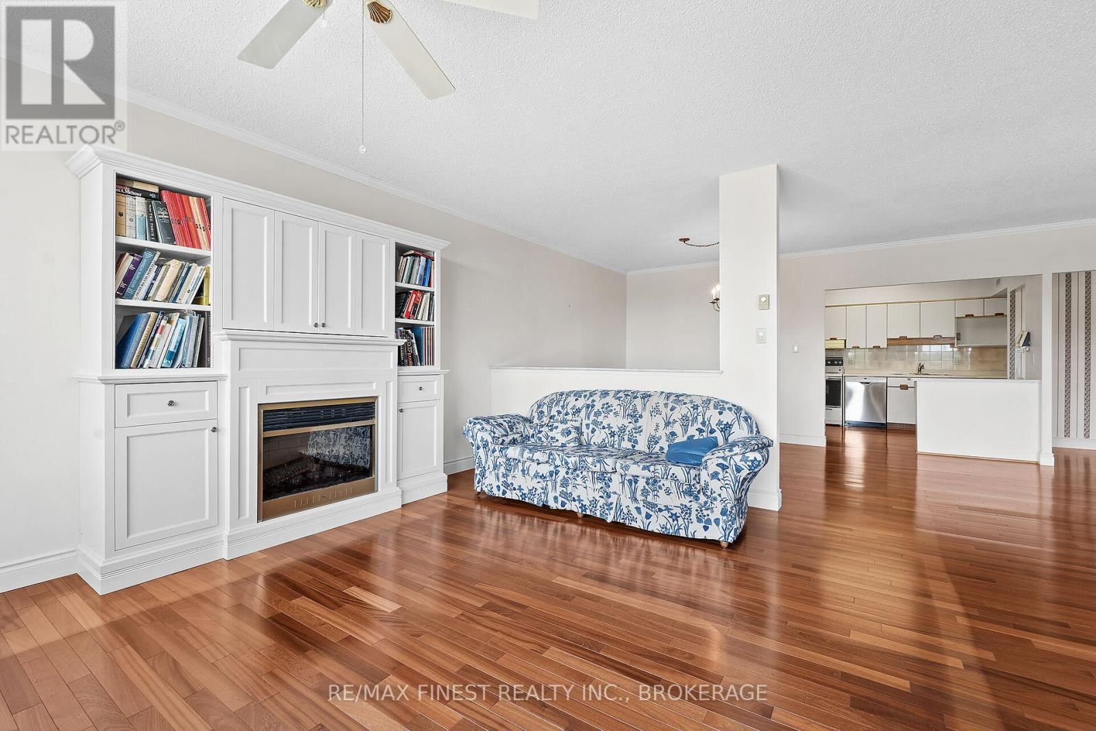 302 - 1000 KING STREET WEST Image 5