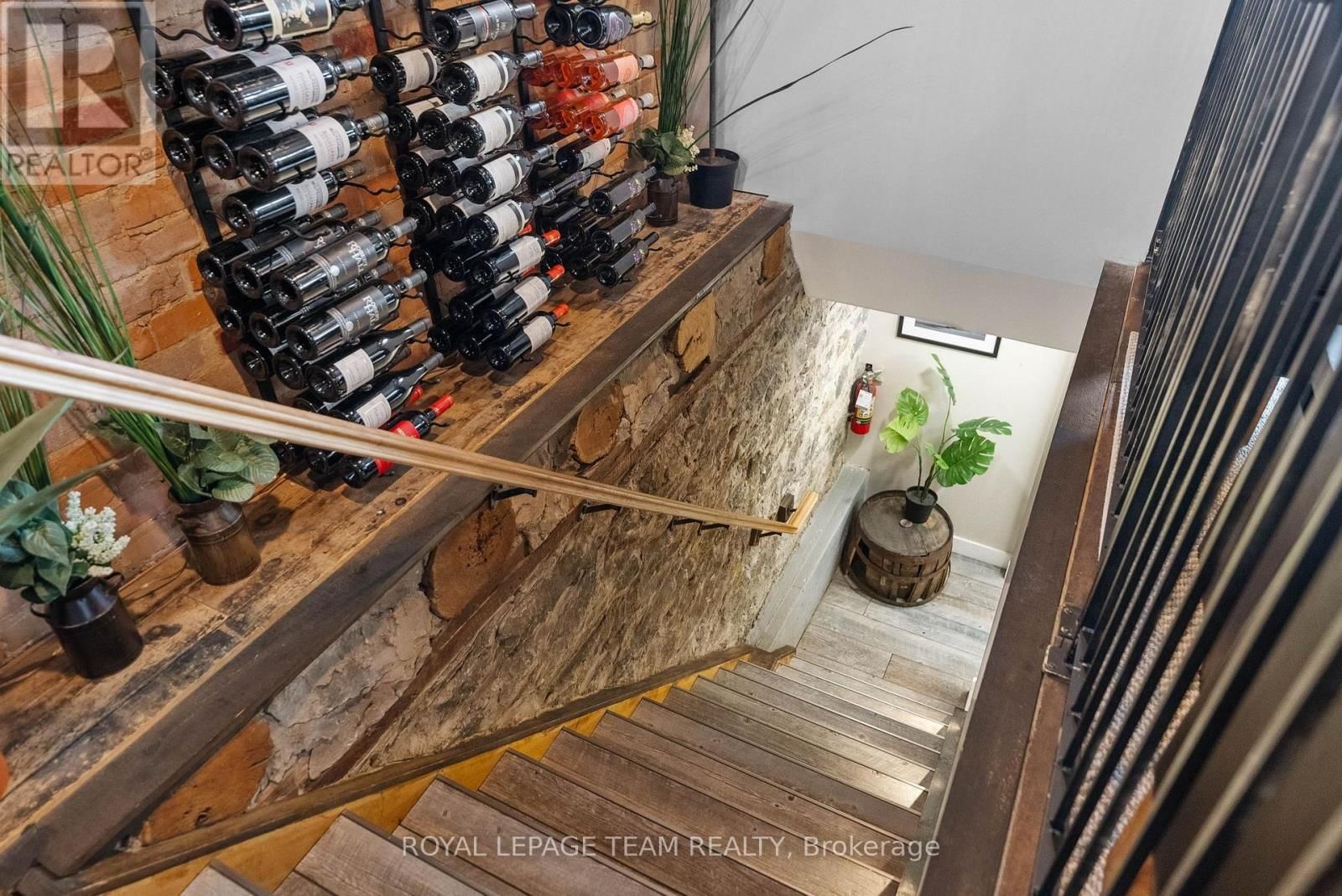 26 ELGIN STREET WEST Image 12