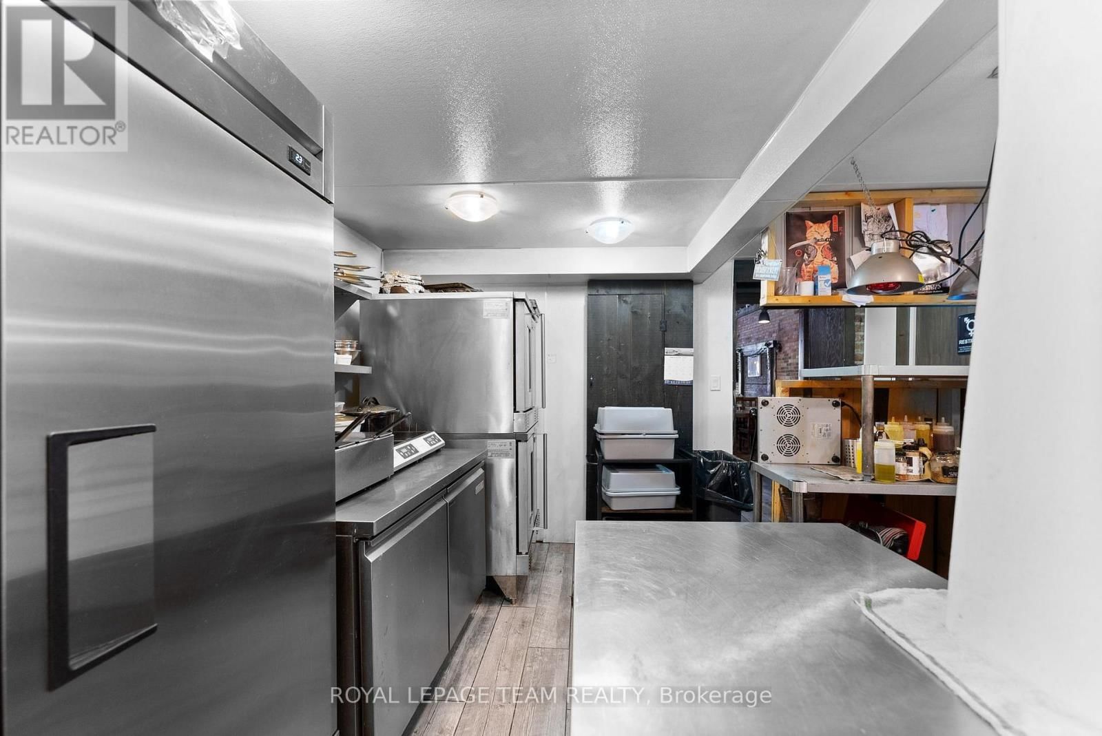 26 ELGIN STREET WEST Image 16