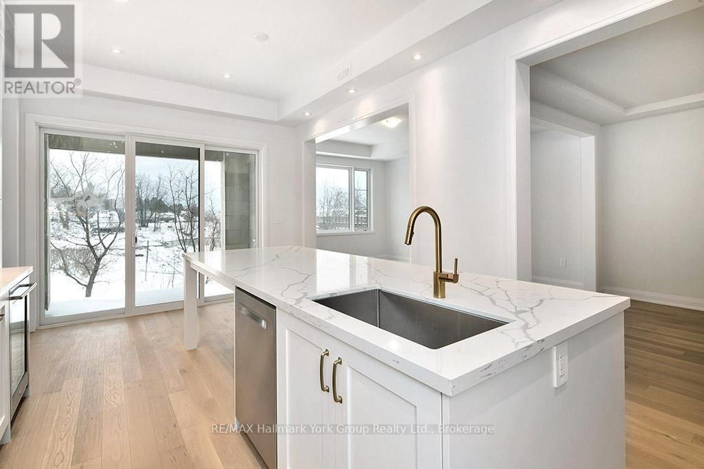 5-11 BAY STREET EAST Image 18