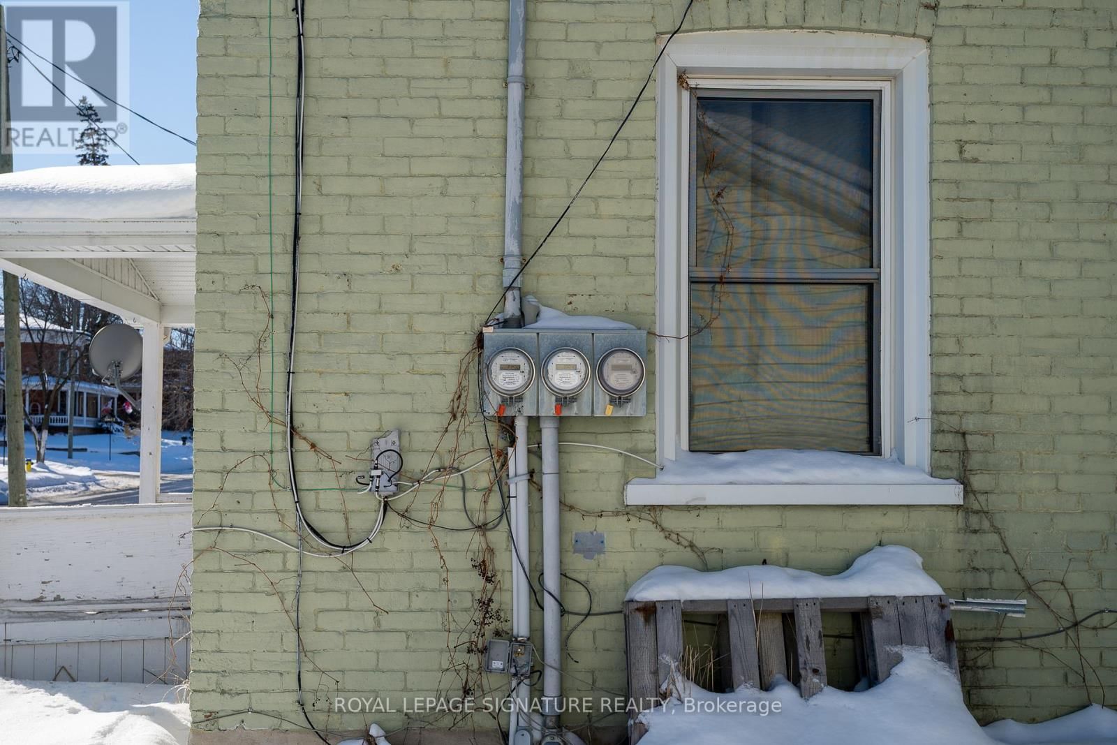 143 DUNDAS STREET WEST Image 13