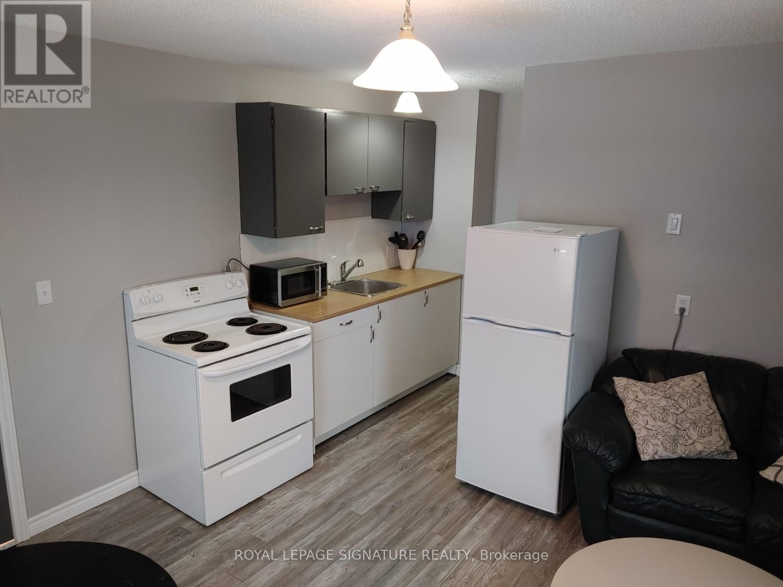 143 DUNDAS STREET WEST Image 15