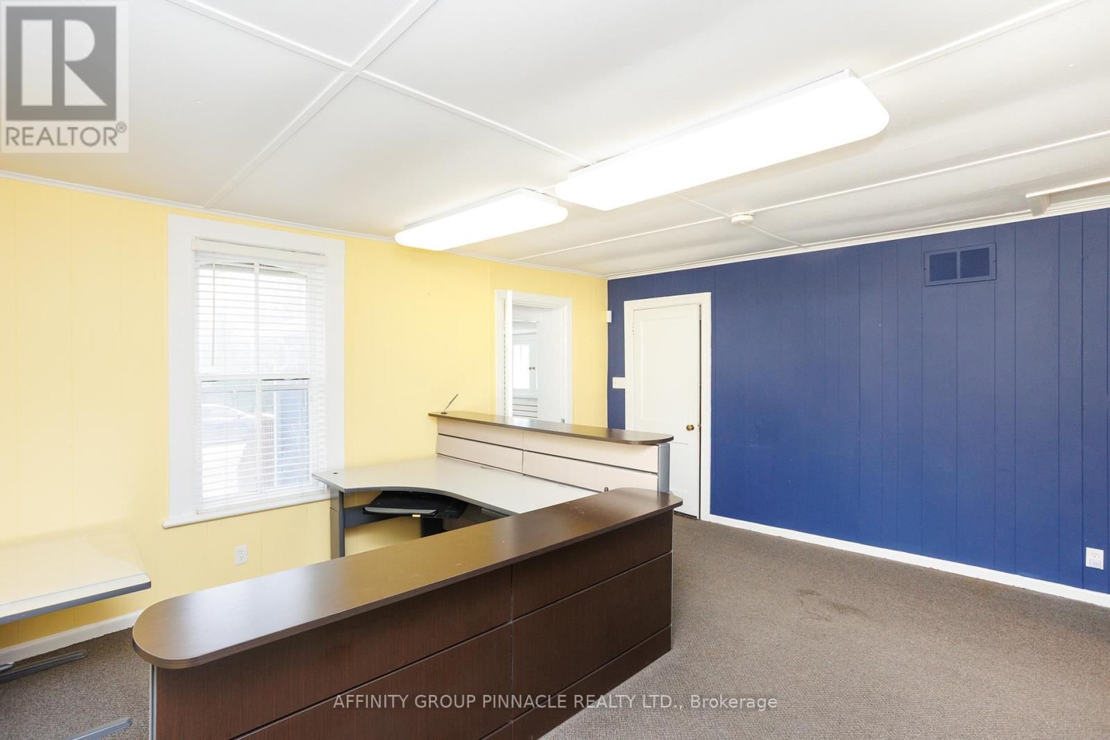 221 KENT STREET WEST Image 15