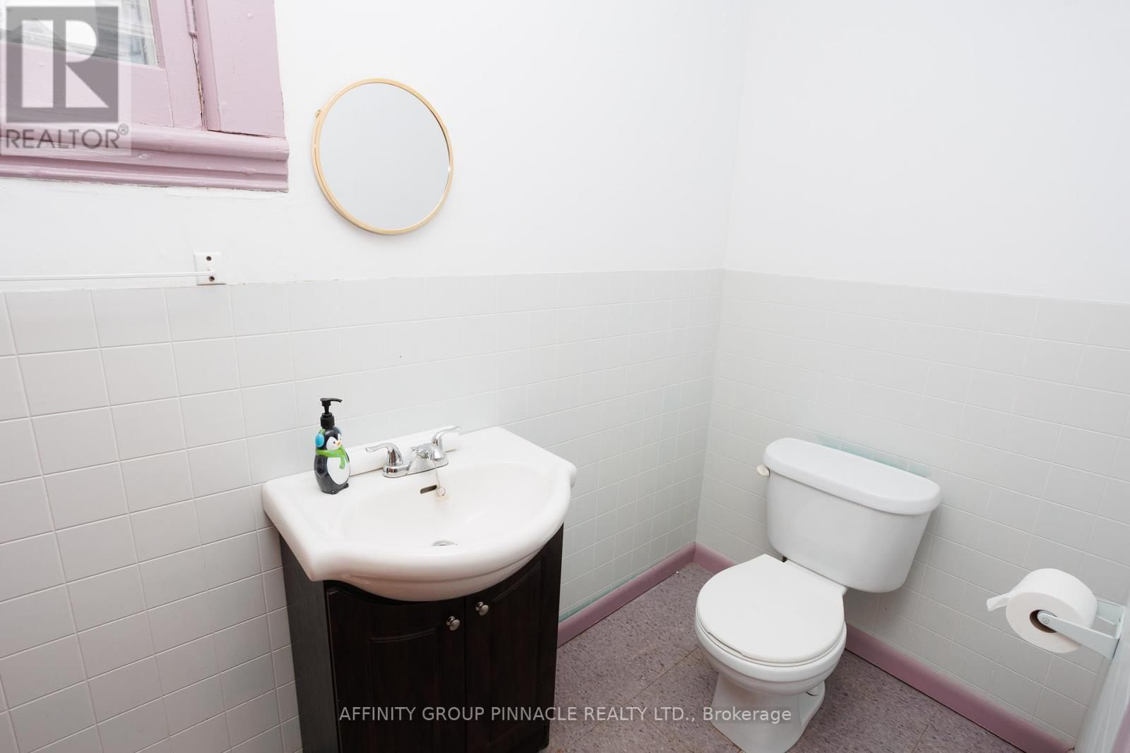 221 KENT STREET WEST Image 22