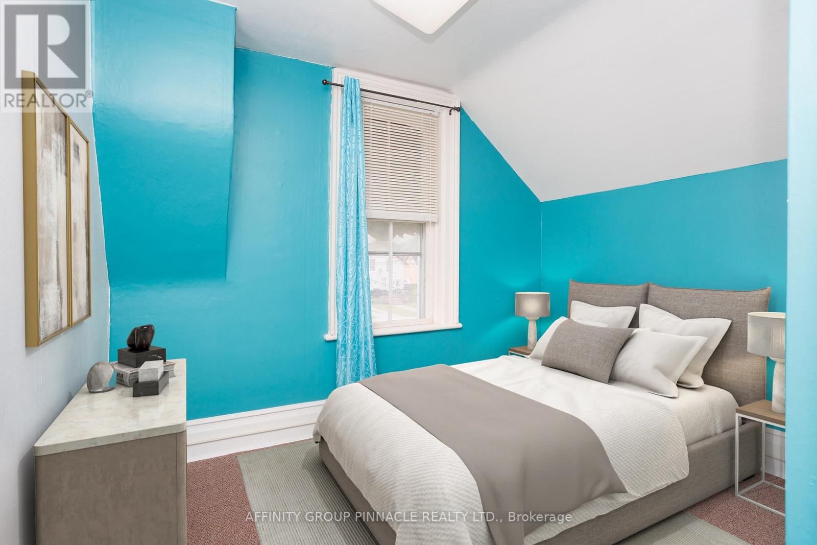 221 KENT STREET WEST Image 33