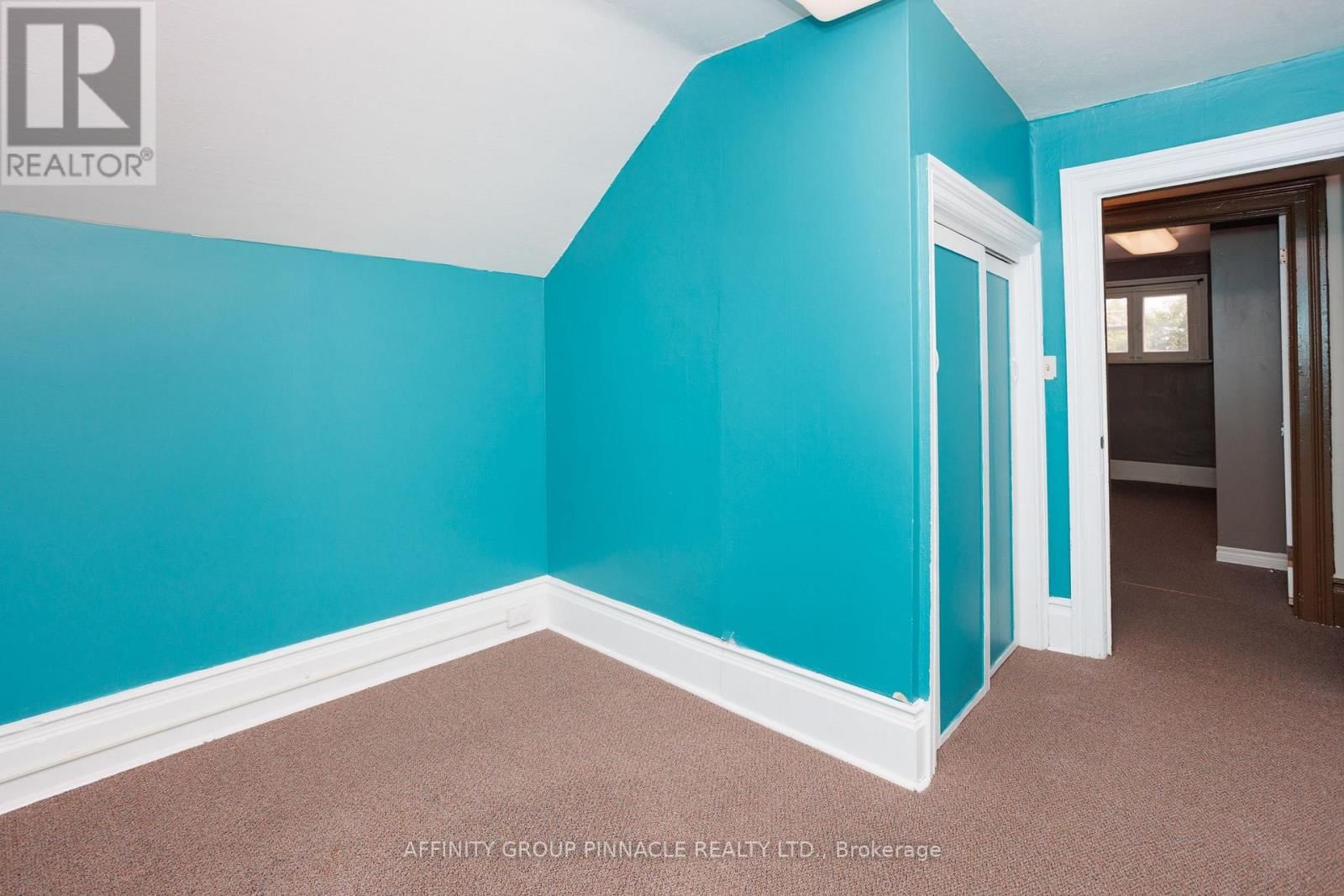 221 KENT STREET WEST Image 34