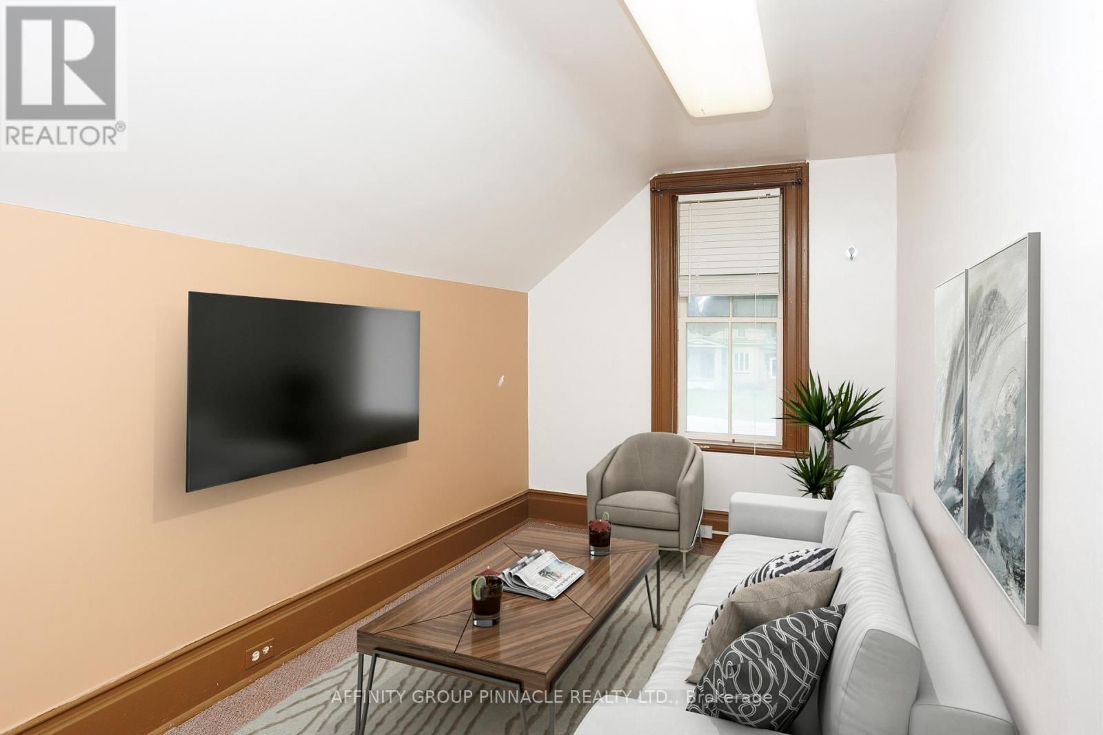 221 KENT STREET WEST Image 35