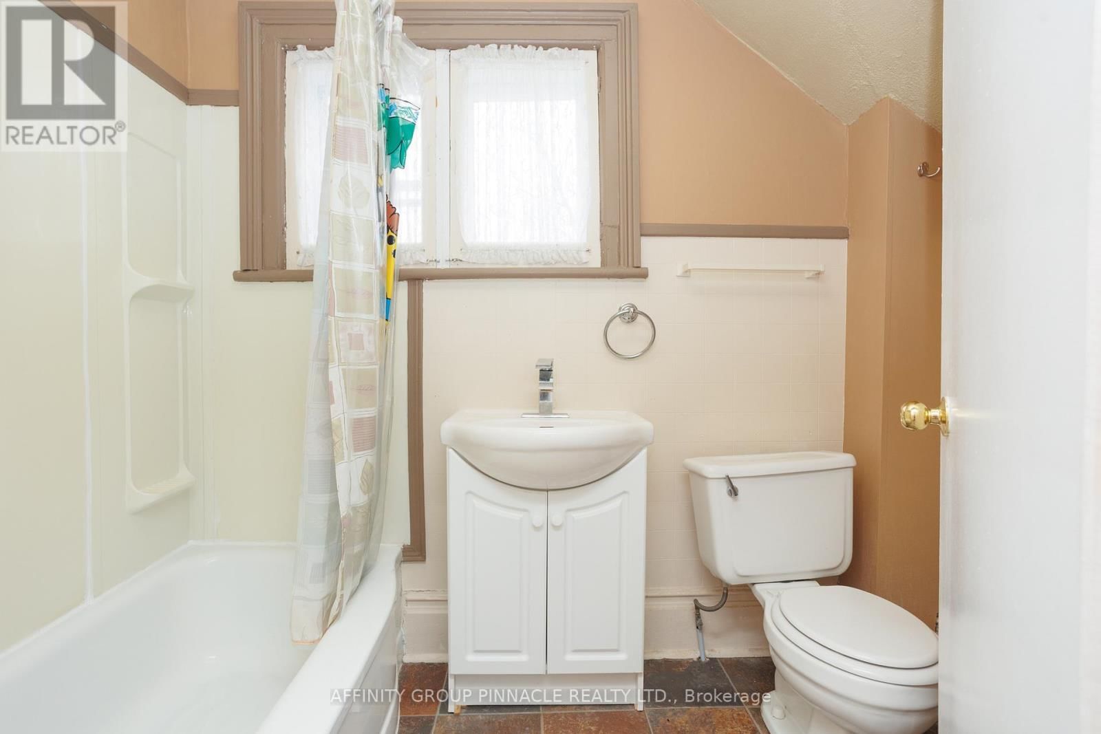 221 KENT STREET WEST Image 41