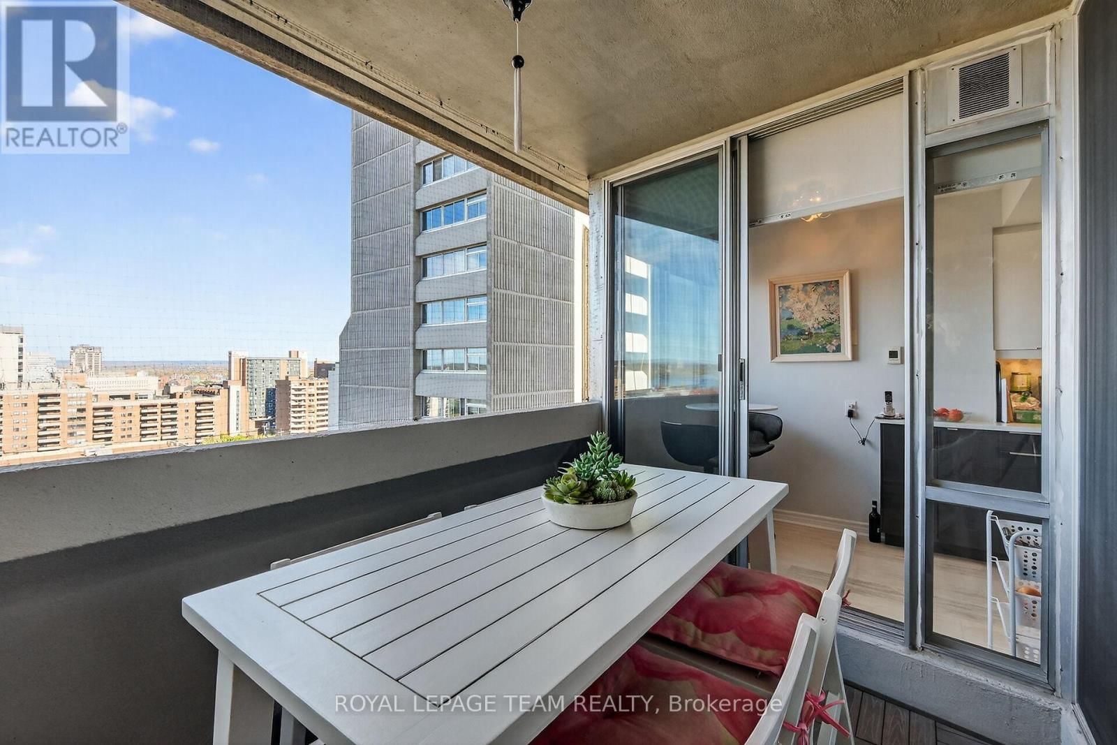 1801 - 530 LAURIER AVENUE WEST Image 18