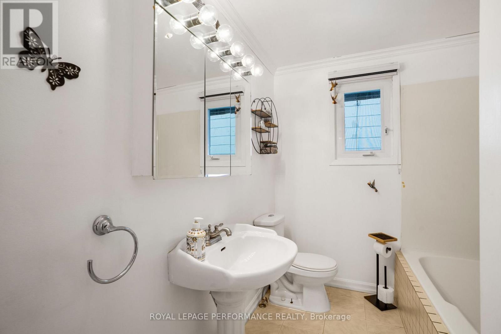 421-423 GARNEAU STREET Image 10