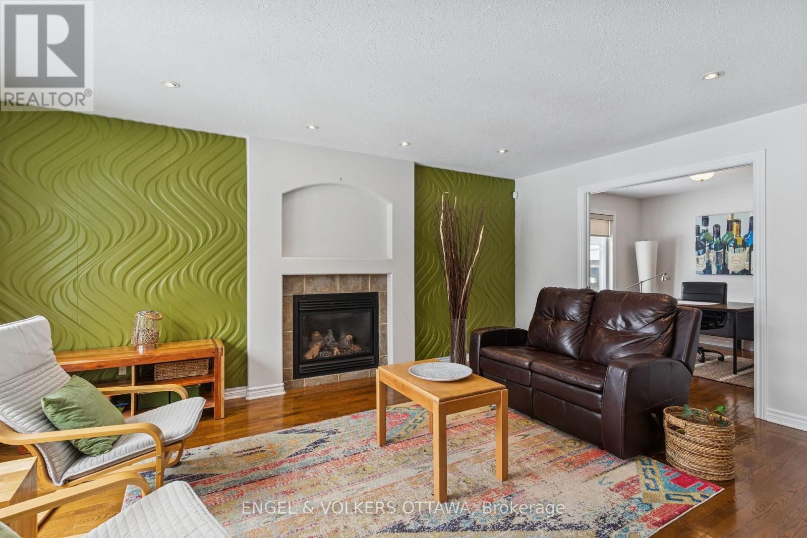 76 FRONTENAC BOULEVARD Image 18