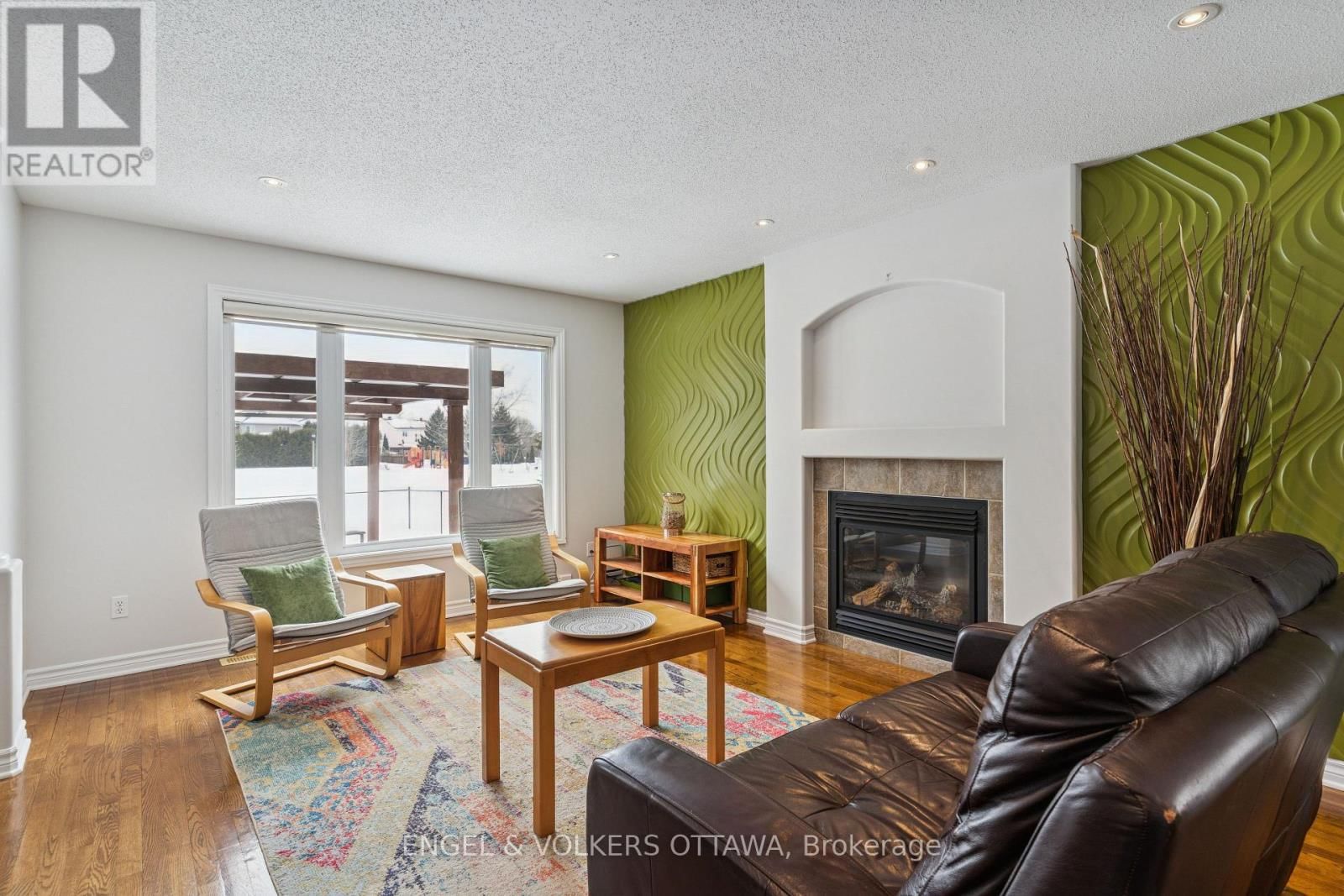 76 FRONTENAC BOULEVARD Image 19