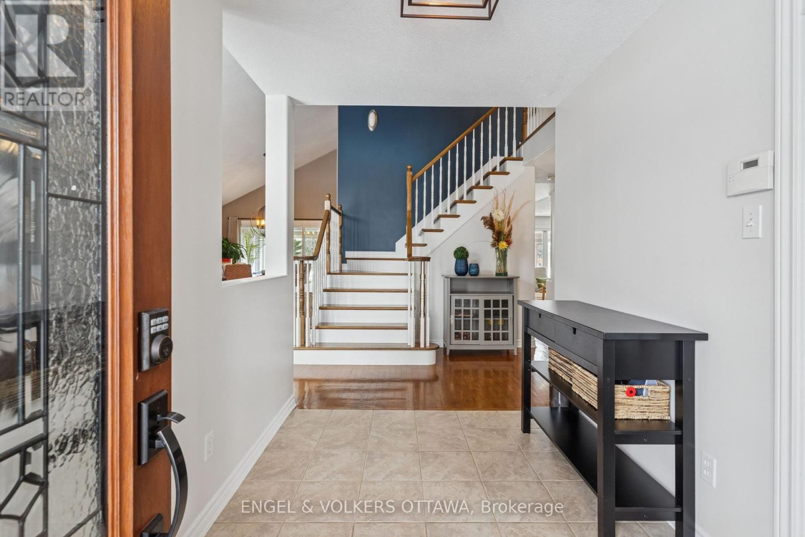 76 FRONTENAC BOULEVARD Image 2